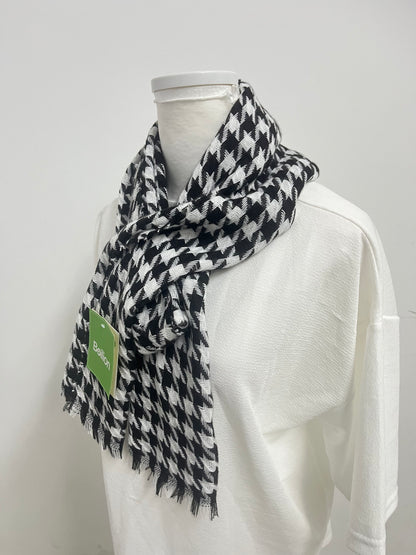 【Boilion Black & White Houndstooth Scarf】—— Timeless Pattern for Daily Styling