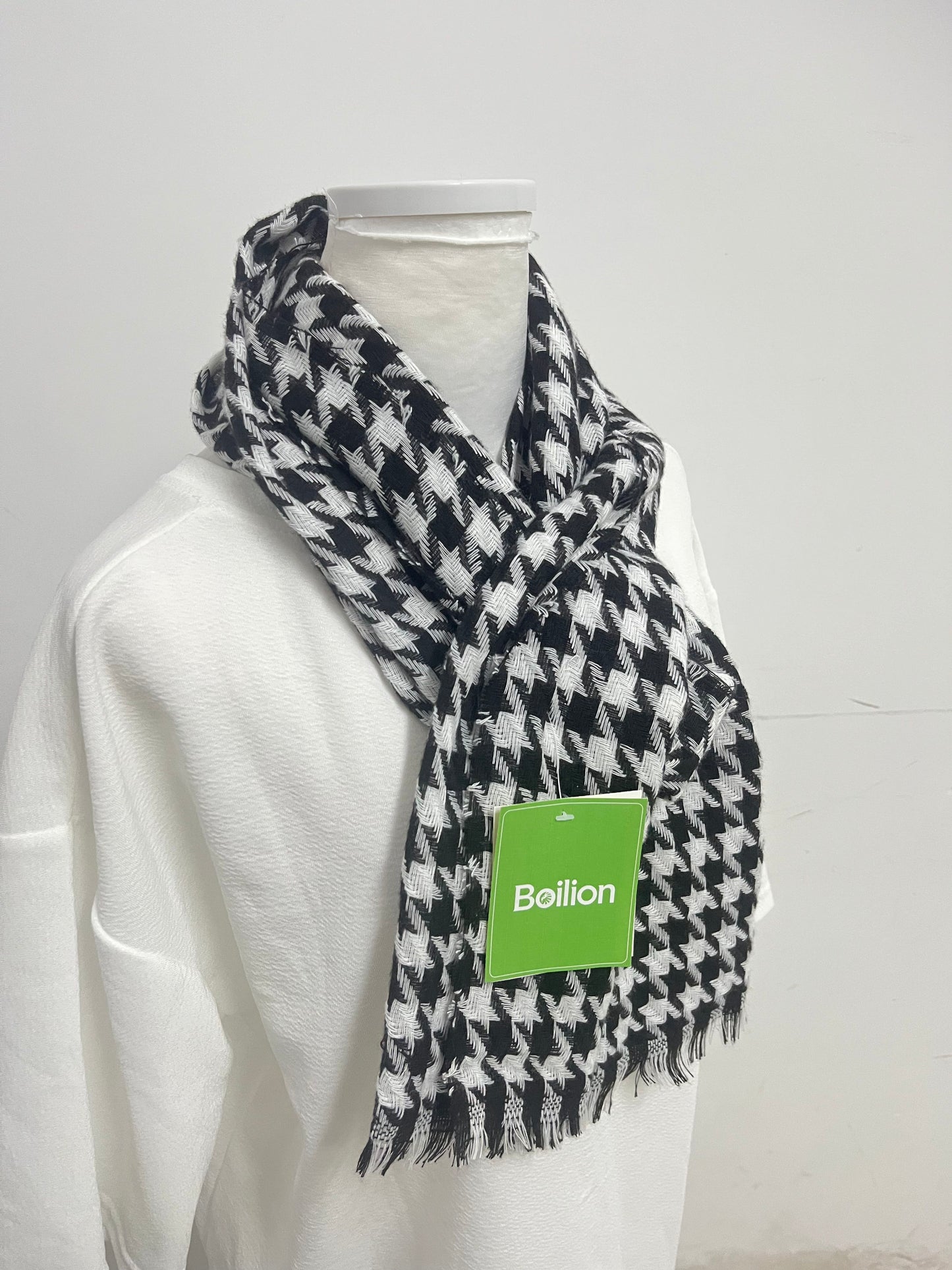 【Boilion Black & White Houndstooth Scarf】—— Timeless Pattern for Daily Styling