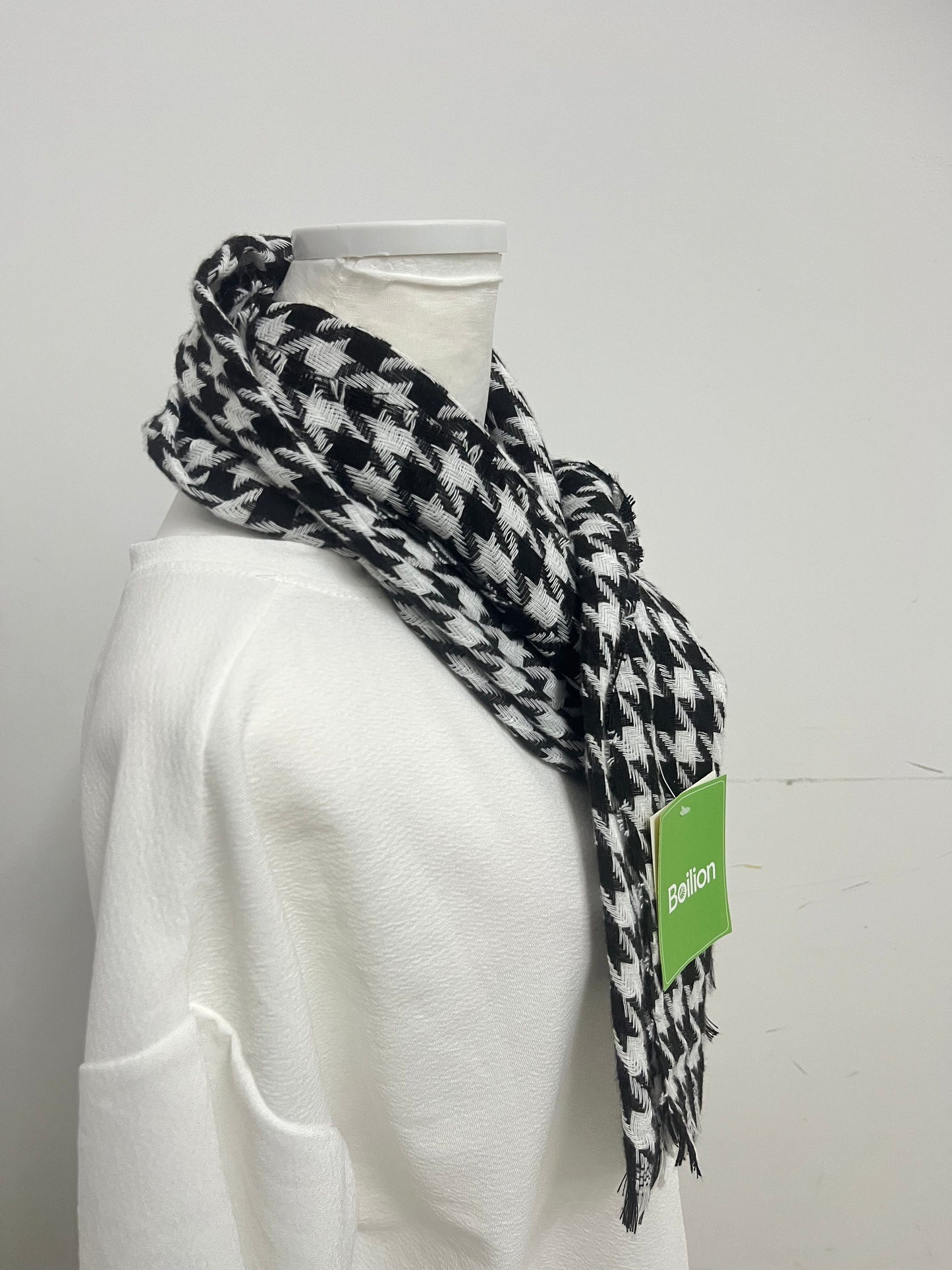 【Boilion Black & White Houndstooth Scarf】—— Timeless Pattern for Daily Styling