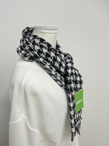 【Boilion Black & White Houndstooth Scarf】—— Timeless Pattern for Daily Styling