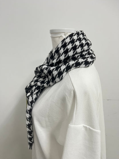 【Boilion Black & White Houndstooth Scarf】—— Timeless Pattern for Daily Styling