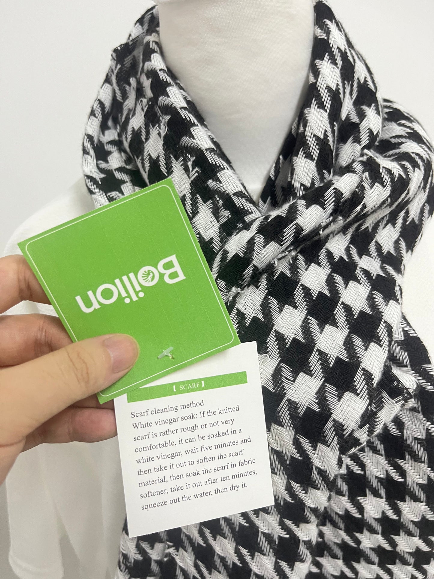 【Boilion Black & White Houndstooth Scarf】—— Timeless Pattern for Daily Styling
