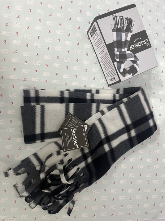 Budeer Classic Black & White Plaid Scarf - Soft Fringed Winter Scarf for Men & Women