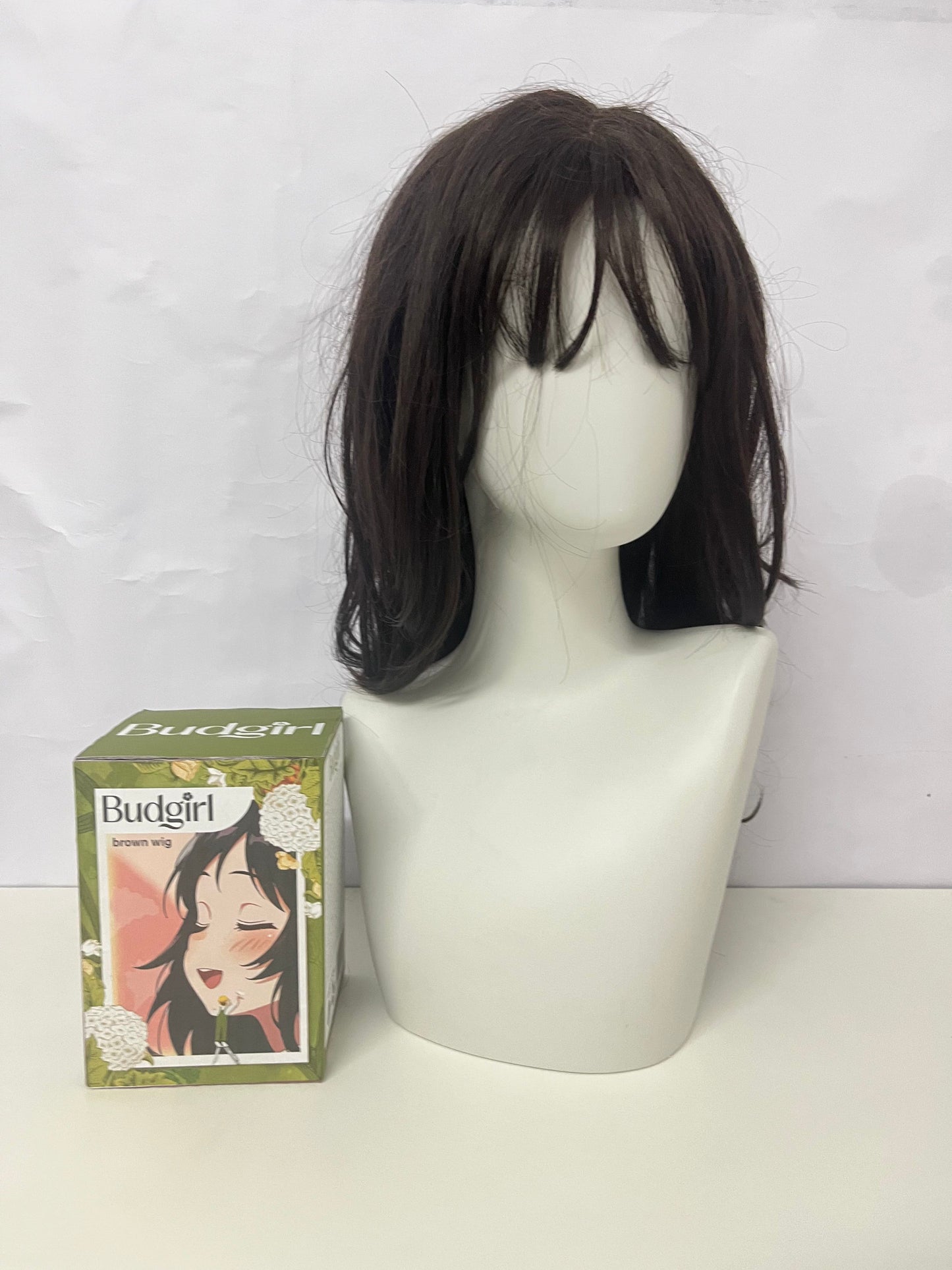 【Budgirl Brown Anime-Style Wig】—— Versatile Hairpiece for Cosplay & Daily Styling