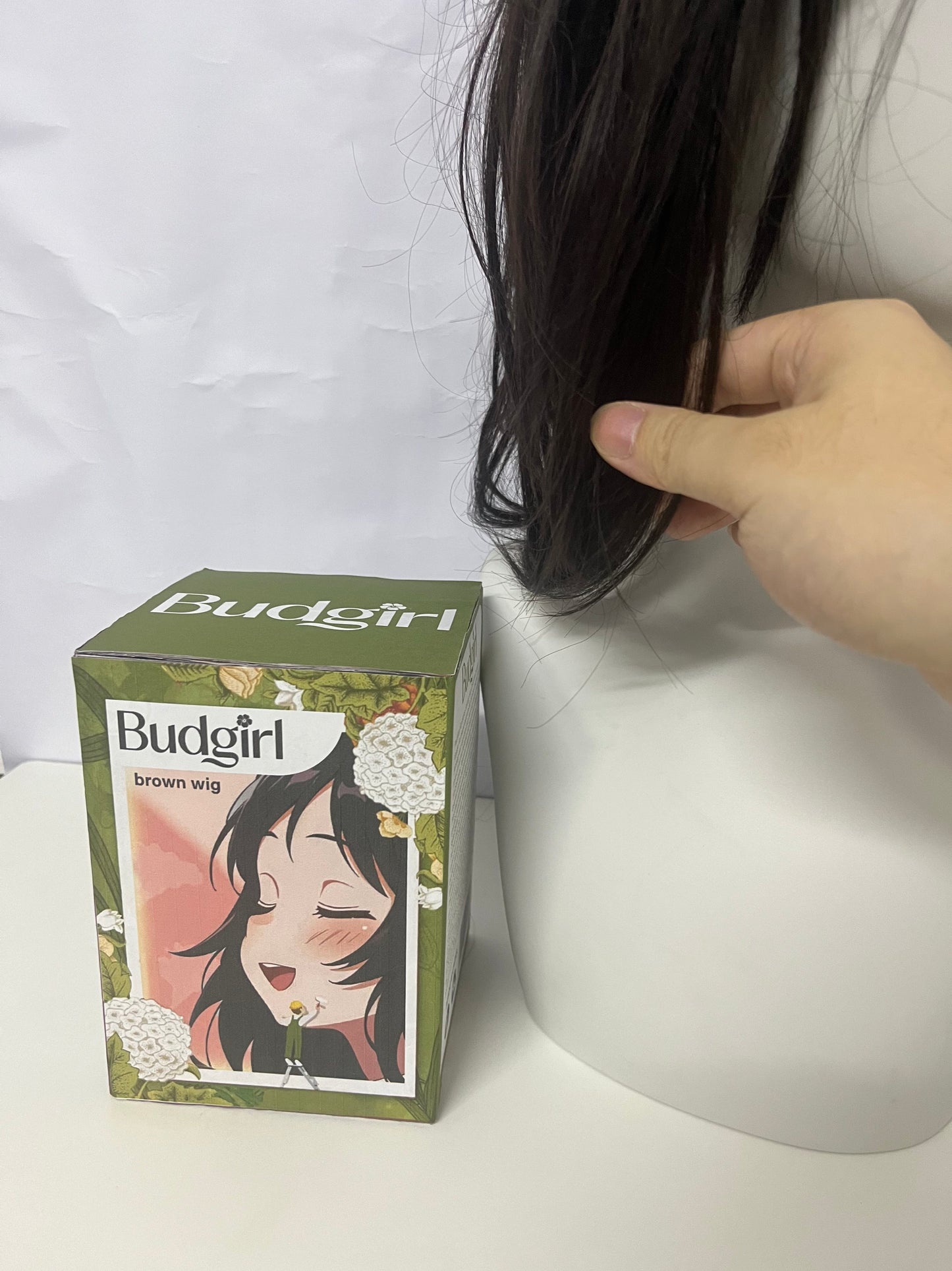 【Budgirl Brown Anime-Style Wig】—— Versatile Hairpiece for Cosplay & Daily Styling
