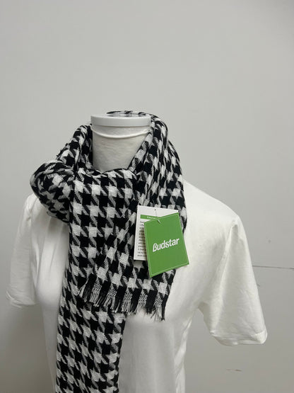 Budstar Houndstooth Scarf Classic Retro Warm & Versatile A Textured Highlight for Autumn and Winter Styling