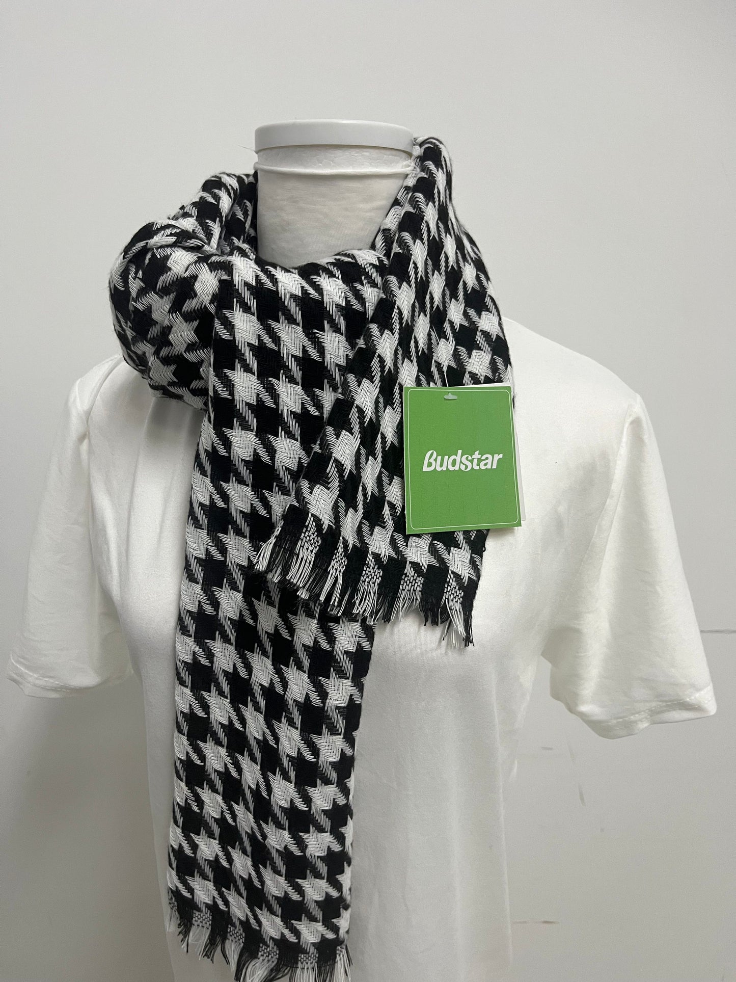 Budstar Houndstooth Scarf Classic Retro Warm & Versatile A Textured Highlight for Autumn and Winter Styling