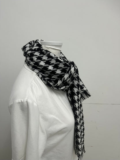 Budstar Houndstooth Scarf Classic Retro Warm & Versatile A Textured Highlight for Autumn and Winter Styling
