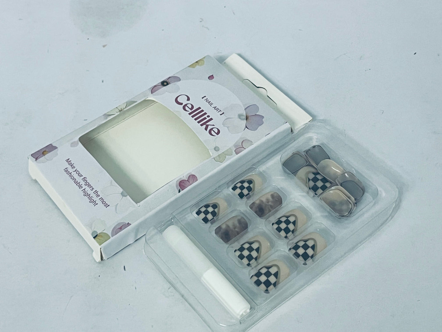 Celllike Checkerboard & Smudge Nail Art Tips - Fashion Nails in Minutes