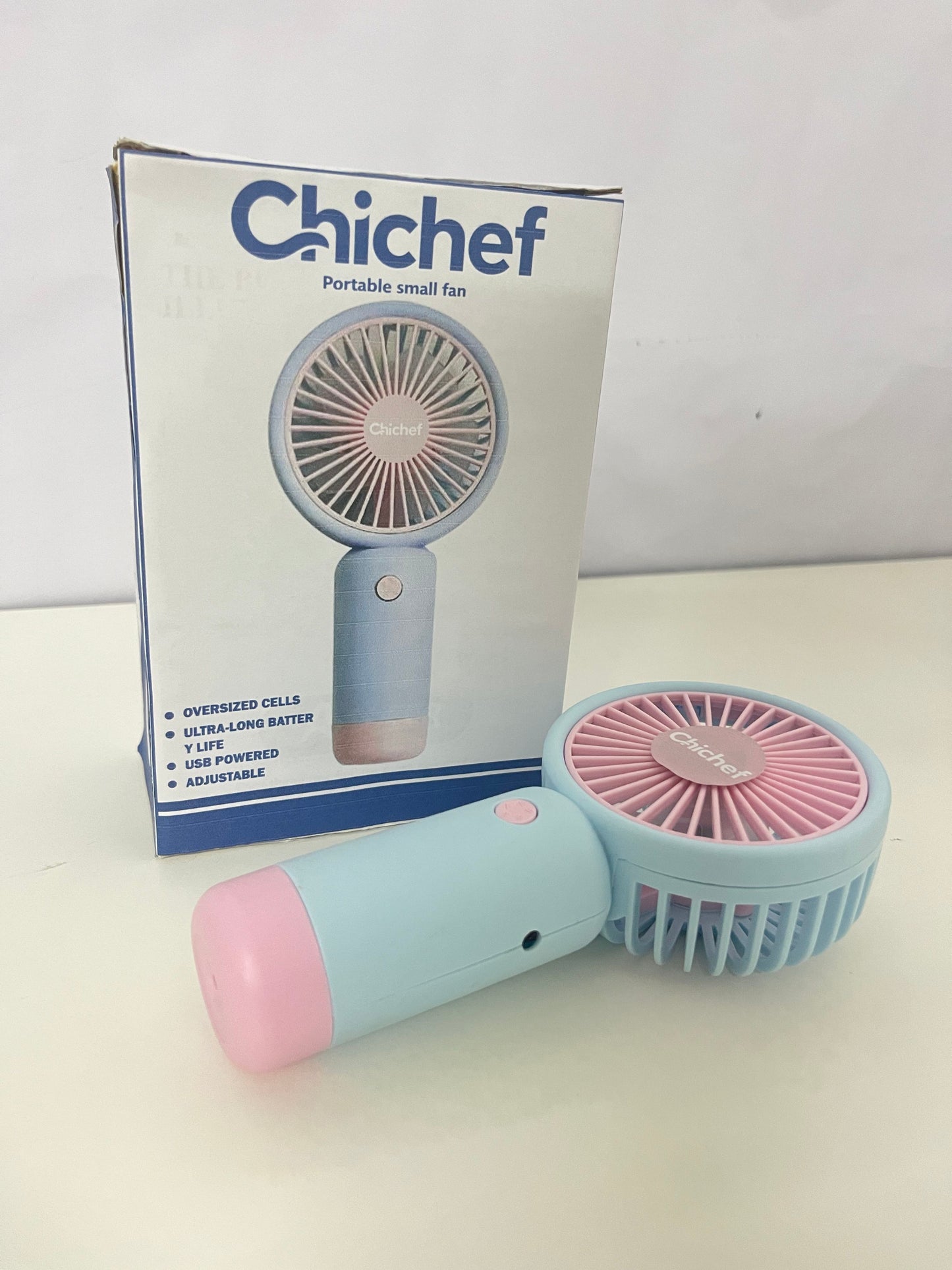 【Chichef Two-Tone Portable Electric Fan】—— Compact Cooling Companion for On-the-Go
