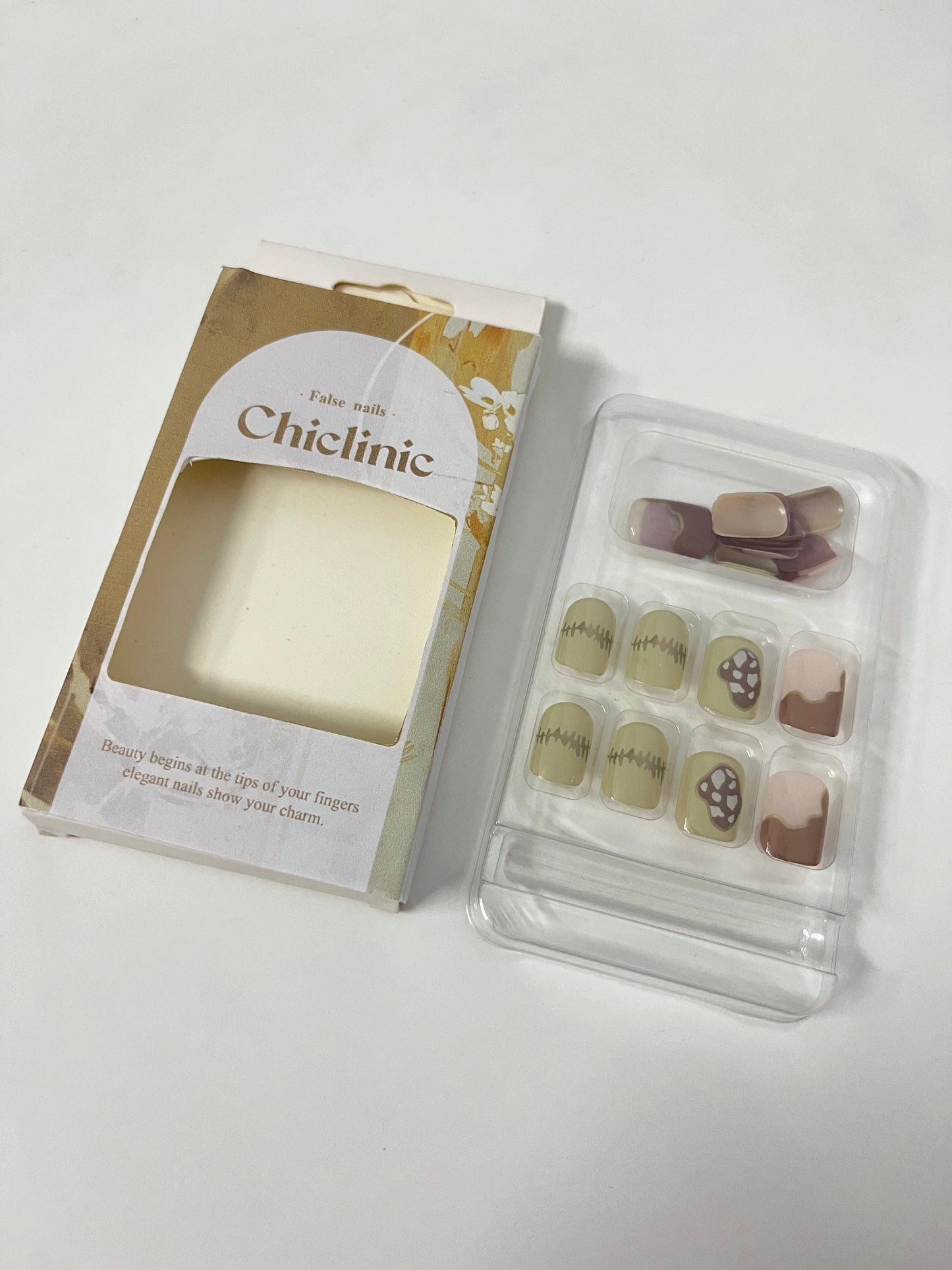Chiclinic Cream Brown Art False Nails Self-Adhesive A Convenient & Elegant Item for Daily Manicure