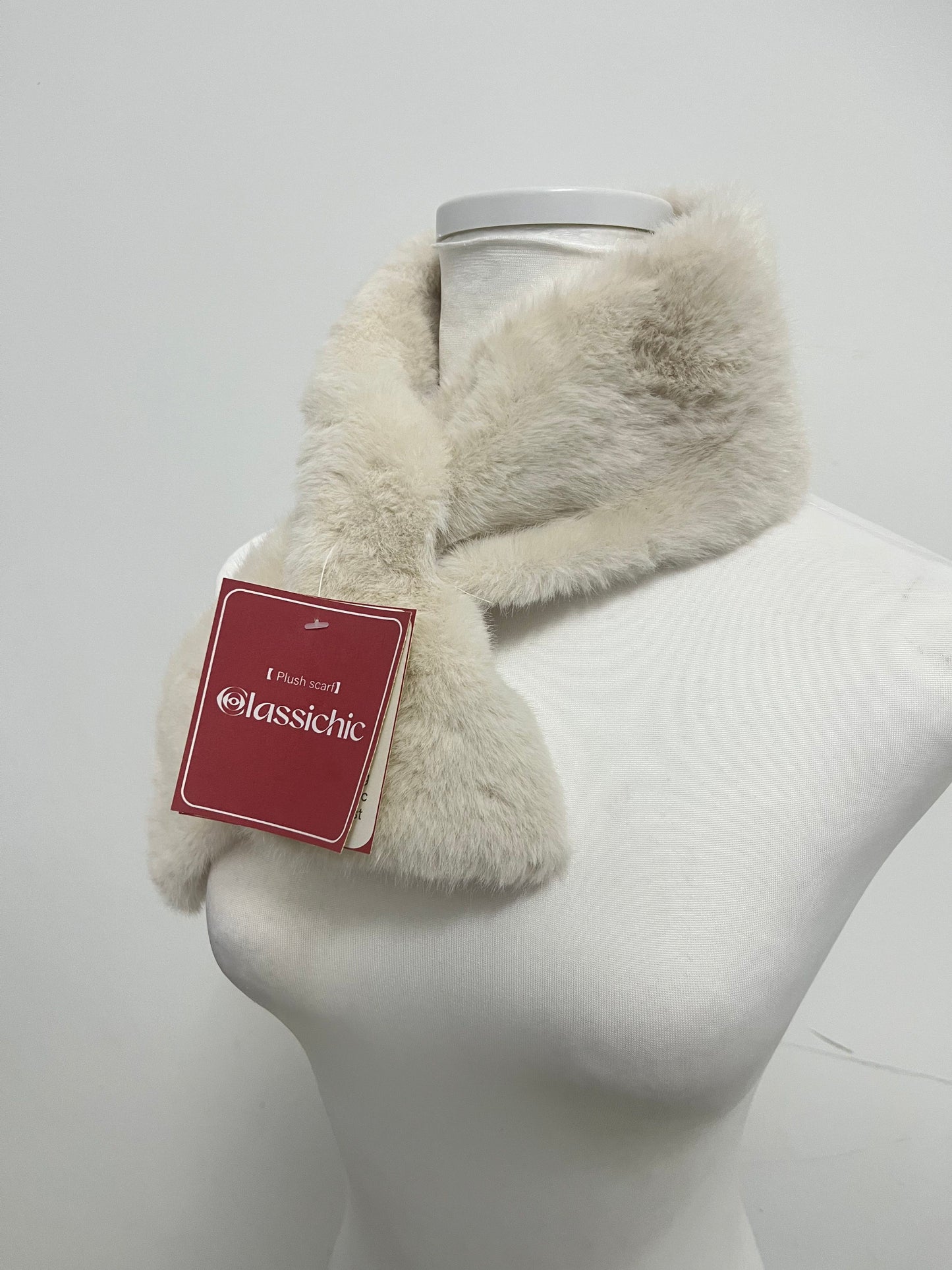 Classichic Off-White Scarf - 100% Polyester Faux Fur for Cozy Elegance