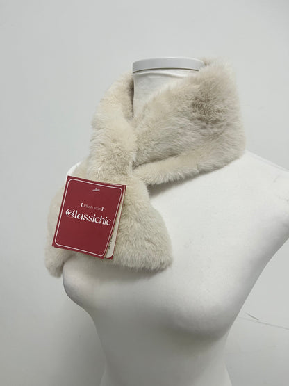 Classichic Off-White Scarf - 100% Polyester Faux Fur for Cozy Elegance