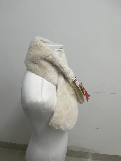 Classichic Off-White Scarf - 100% Polyester Faux Fur for Cozy Elegance
