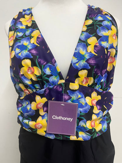 【Clothoney Bold Floral Halter Swimsuit】—— Stylish V-Neck & Adjustable Waist Tie for Summer Getaways