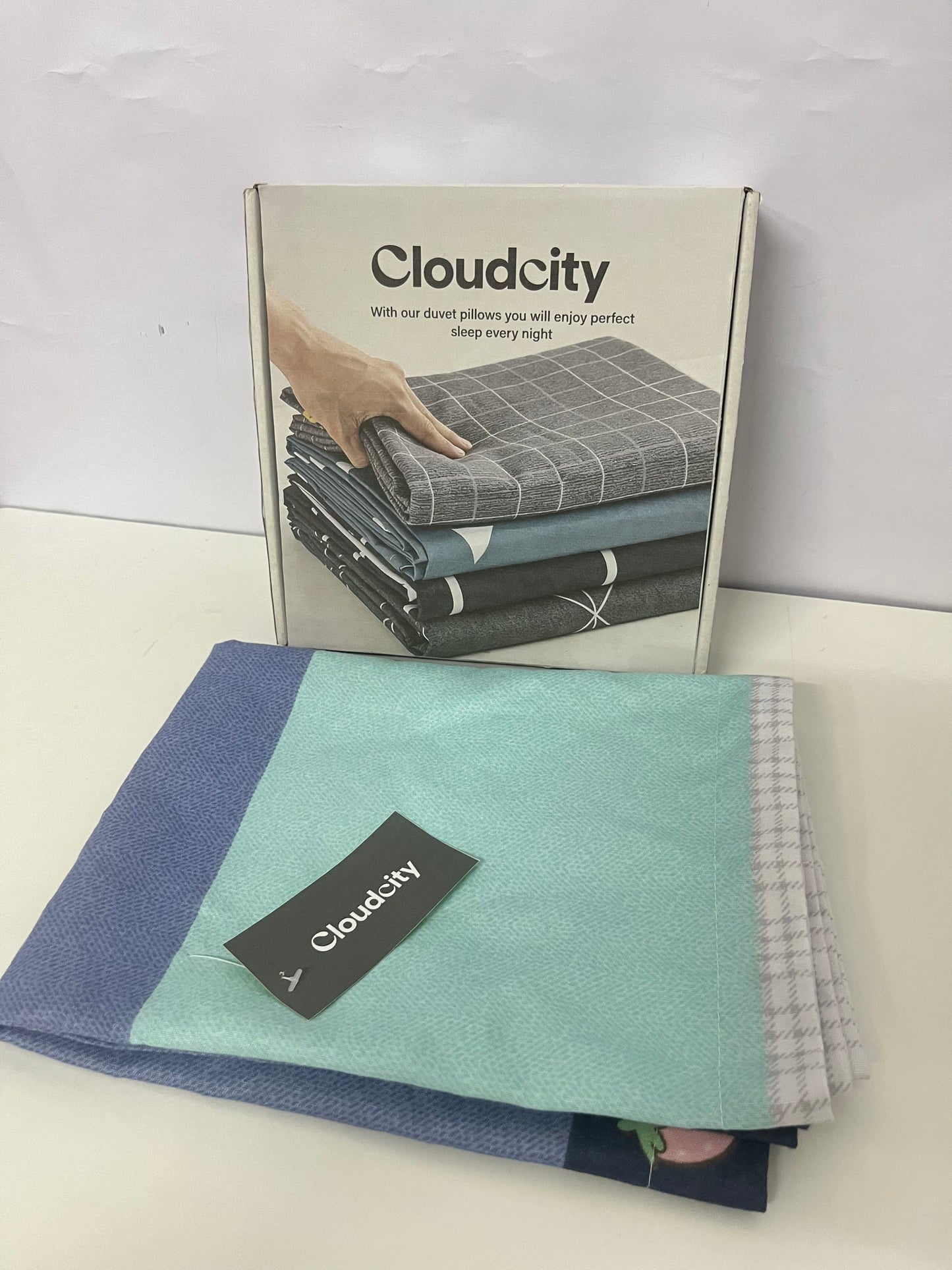 【Cloudcity Two-Tone Pillow Sham】—— Stylish & Comfortable Bedding Accessory