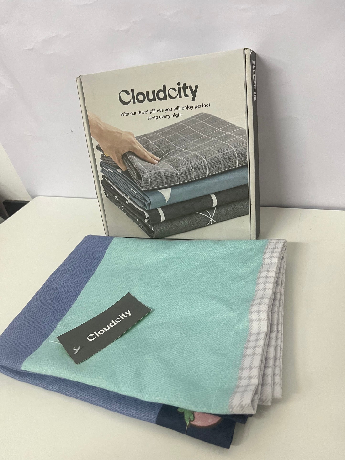 【Cloudcity Two-Tone Pillow Sham】—— Stylish & Comfortable Bedding Accessory