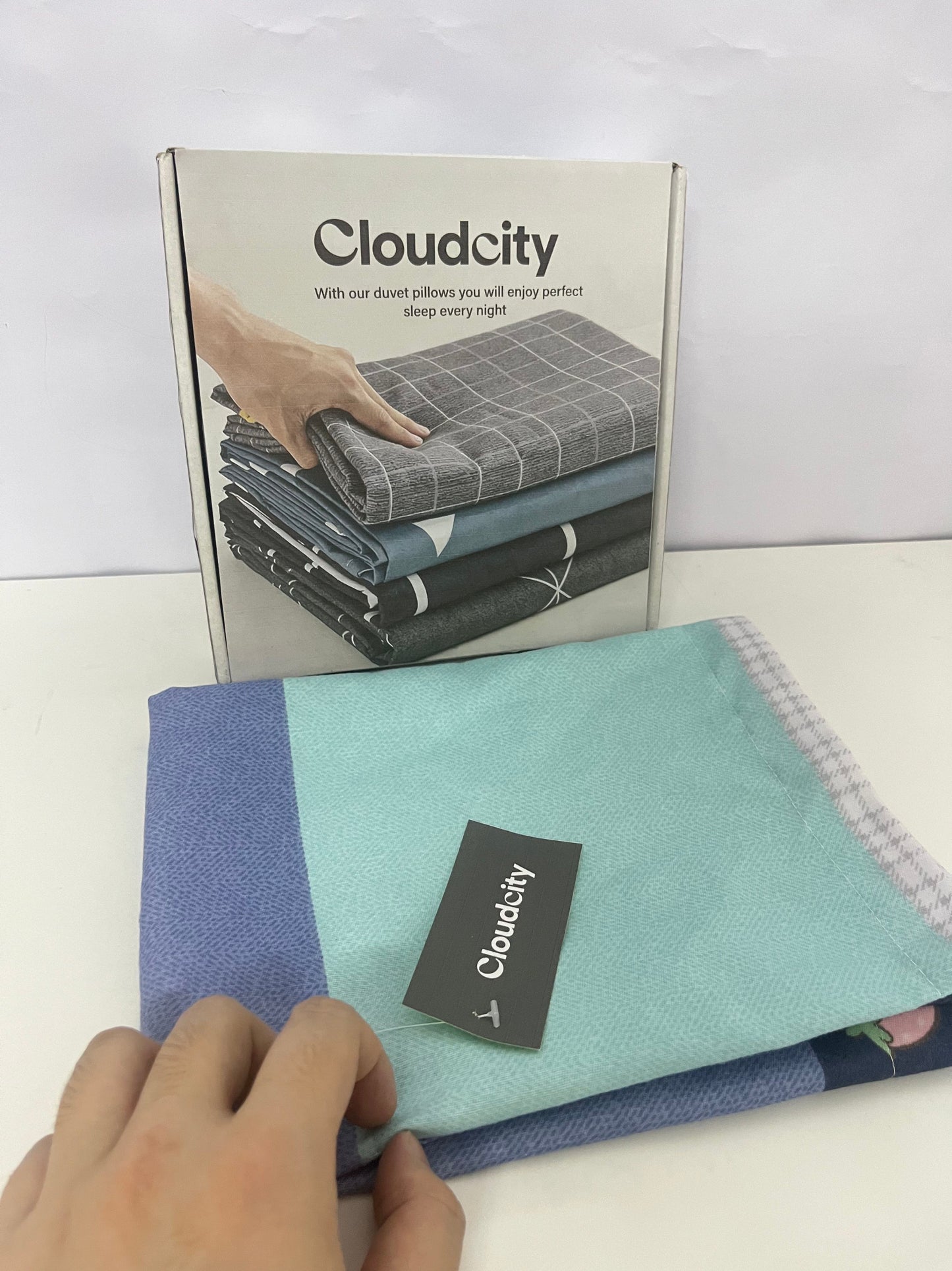 【Cloudcity Two-Tone Pillow Sham】—— Stylish & Comfortable Bedding Accessory