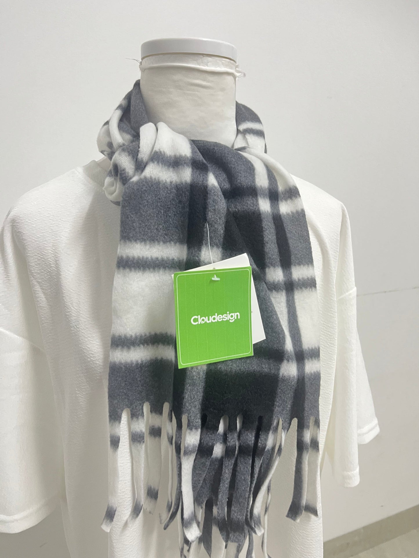 【Cloudesign Black and White Plaid Scarf】—— Stylish & Cozy Daily Matching Essential
