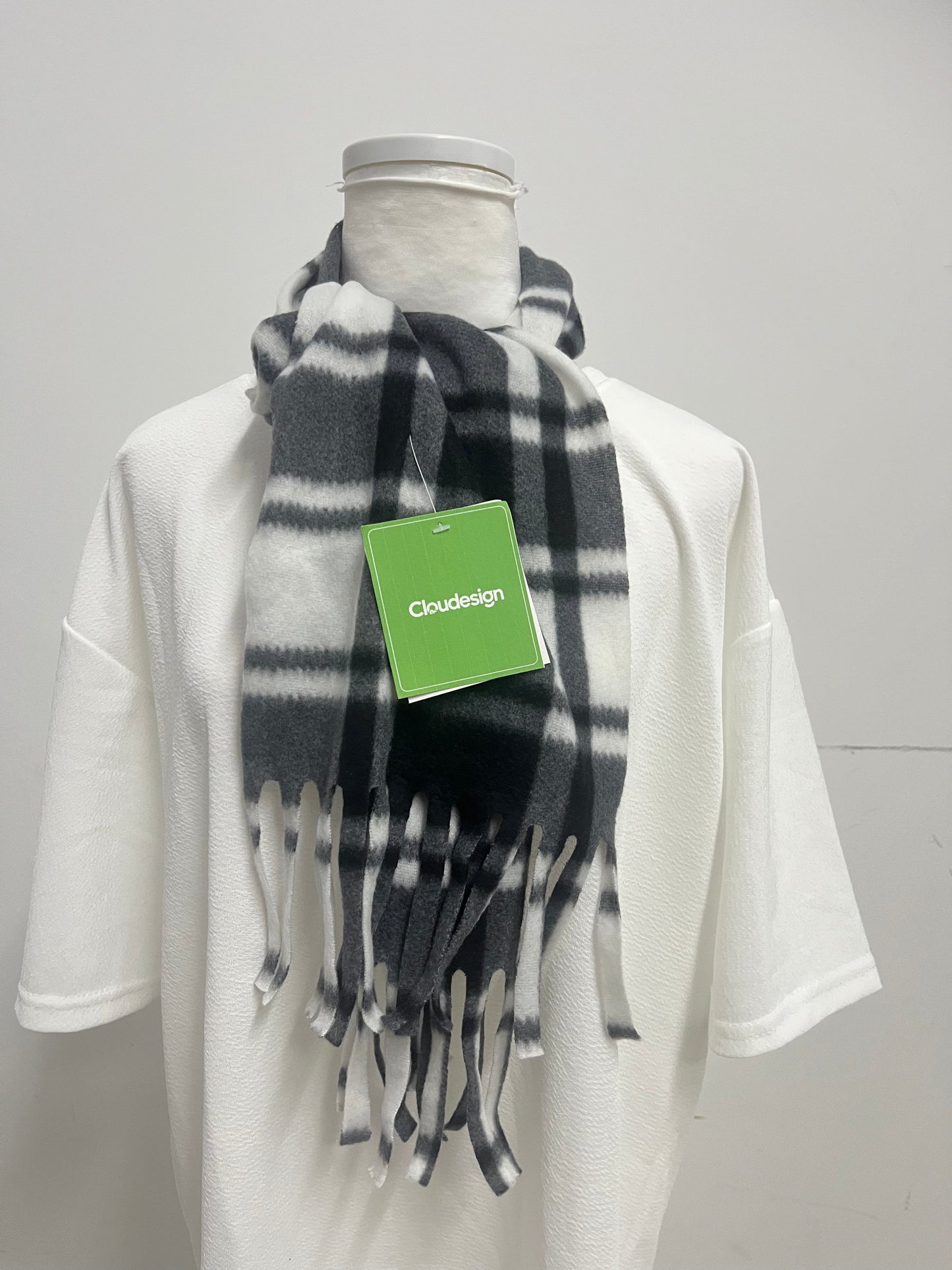 【Cloudesign Black and White Plaid Scarf】—— Stylish & Cozy Daily Matching Essential