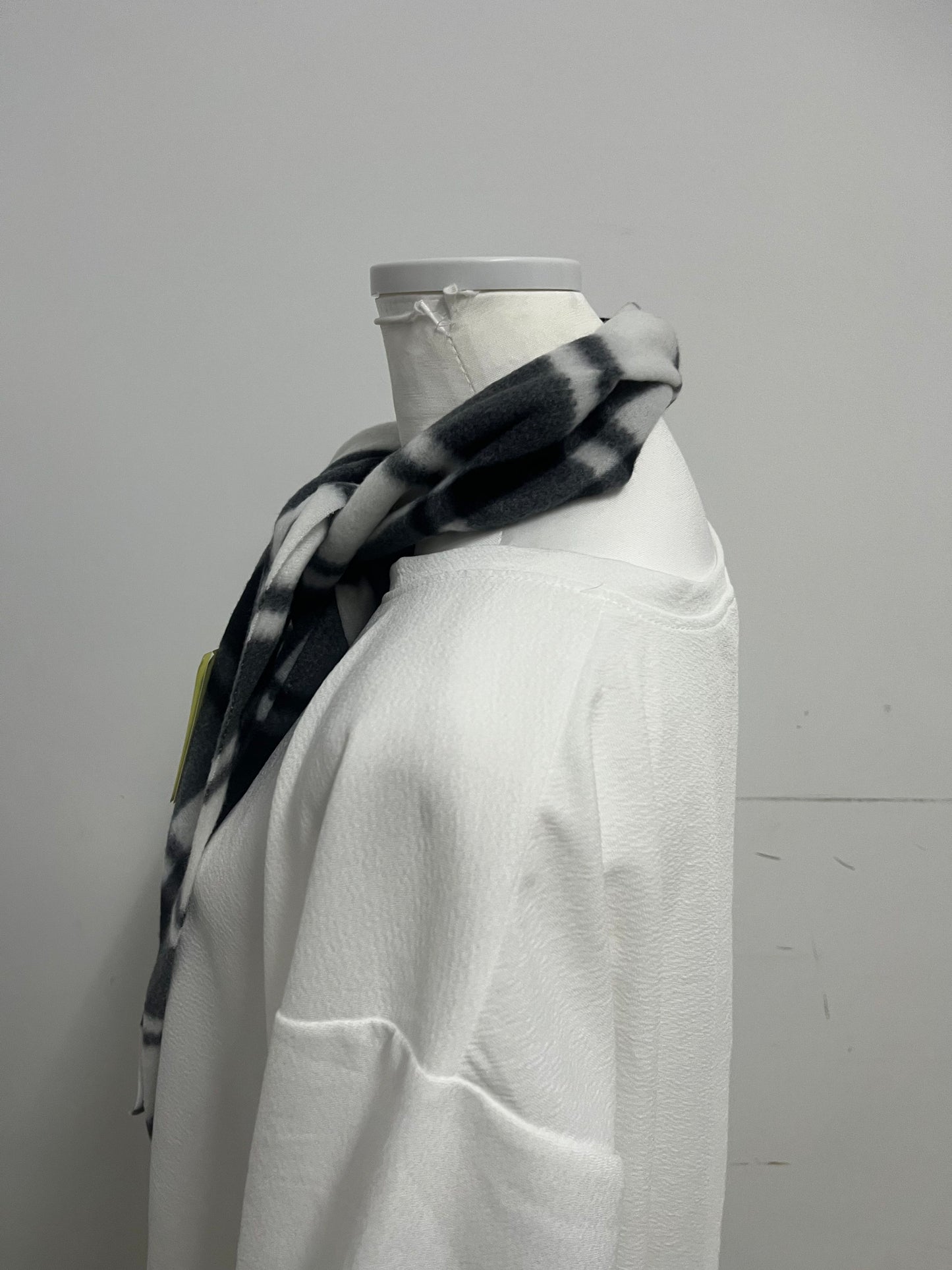 【Cloudesign Black and White Plaid Scarf】—— Stylish & Cozy Daily Matching Essential