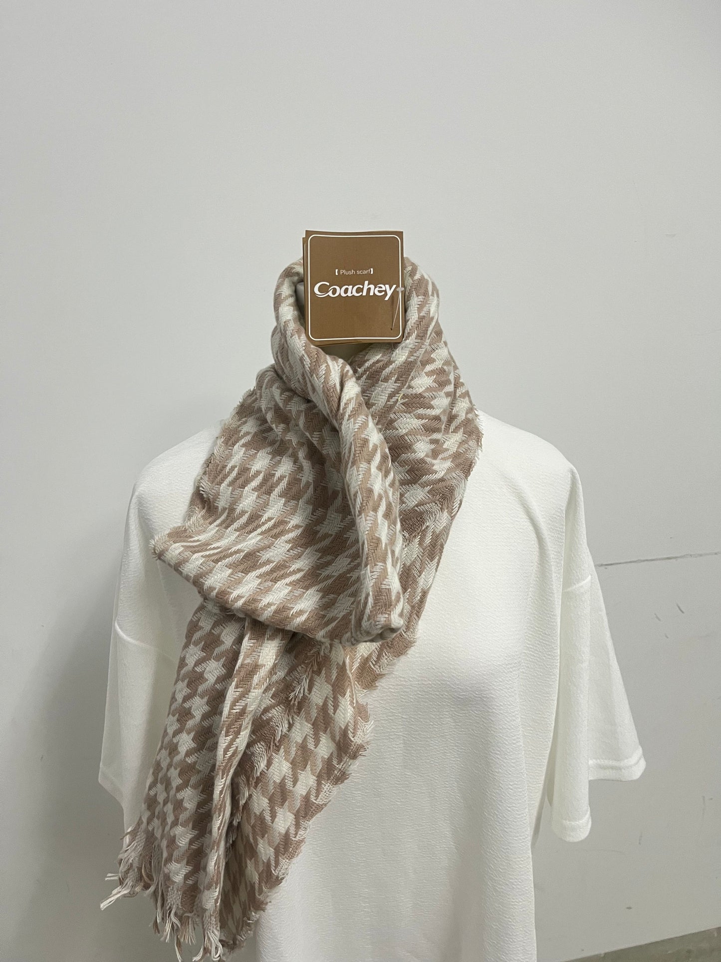 【Coachey Light Brown Houndstooth Plush Scarf】——Stylish & Cozy Accessory for Daily Matching