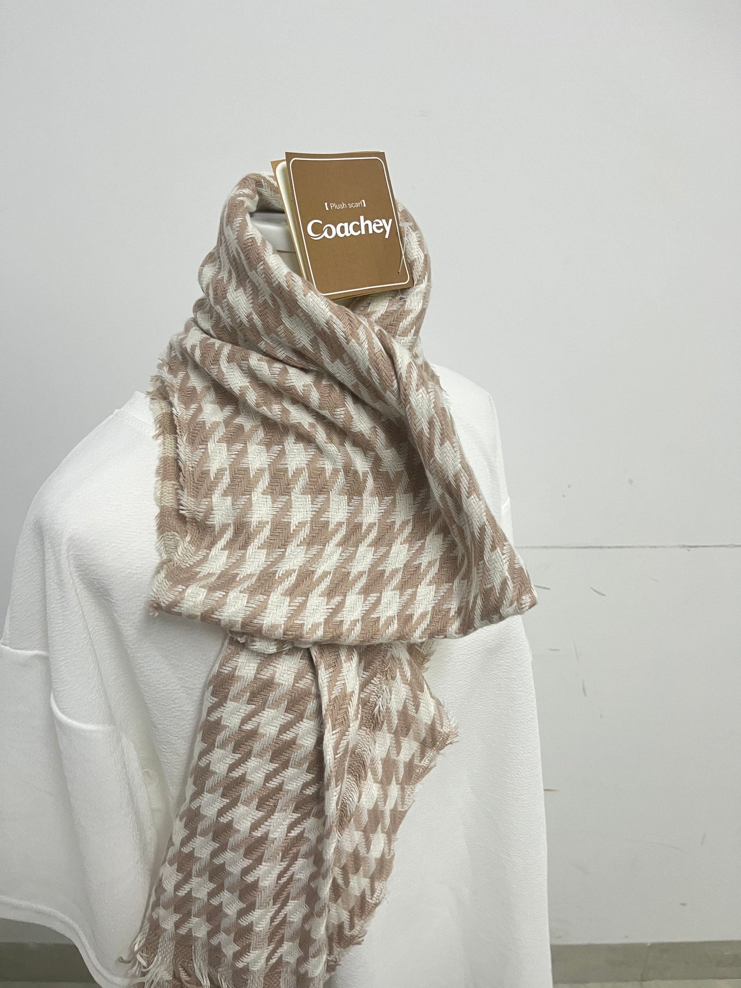 【Coachey Light Brown Houndstooth Plush Scarf】——Stylish & Cozy Accessory for Daily Matching