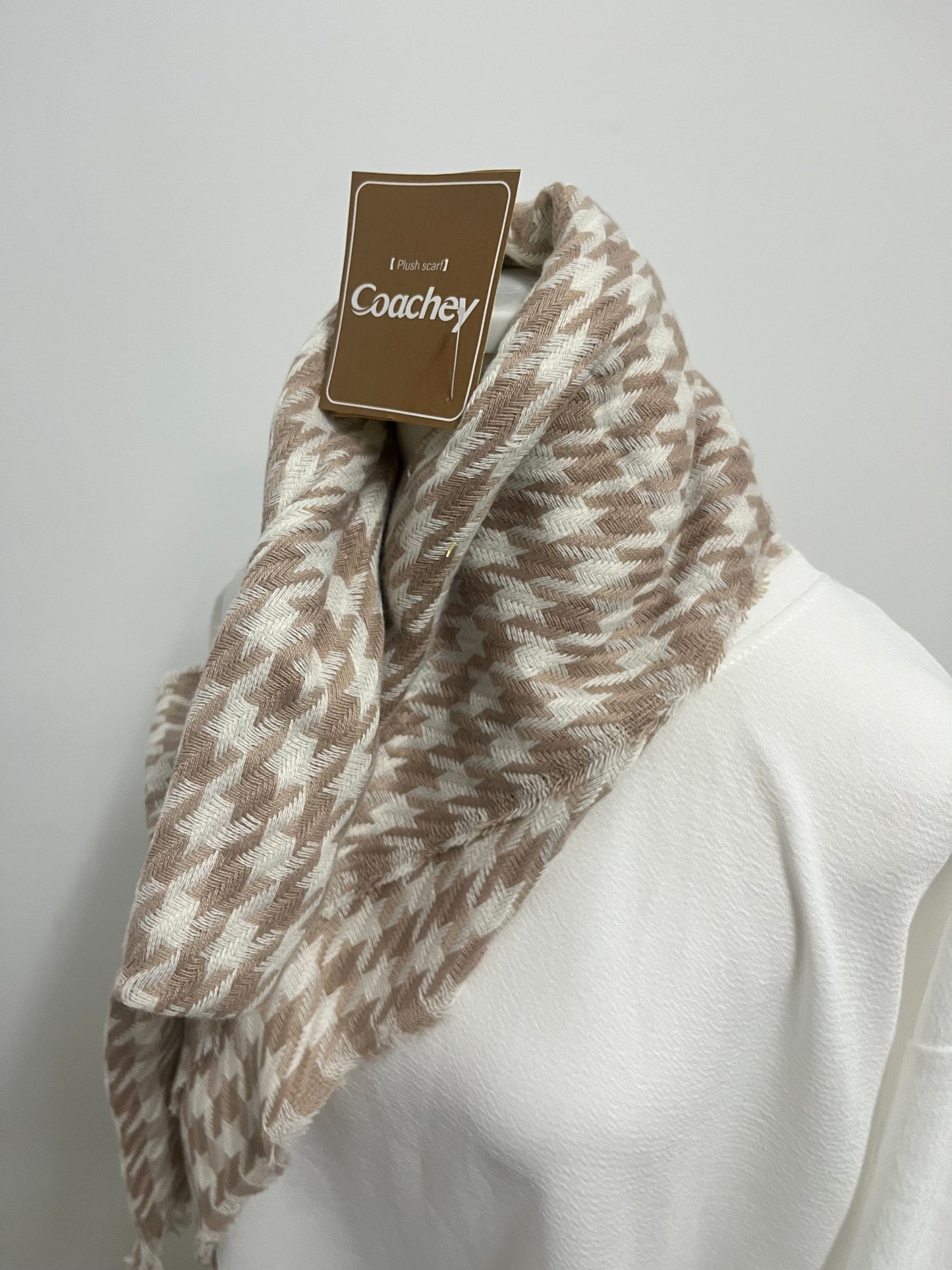 【Coachey Light Brown Houndstooth Plush Scarf】——Stylish & Cozy Accessory for Daily Matching