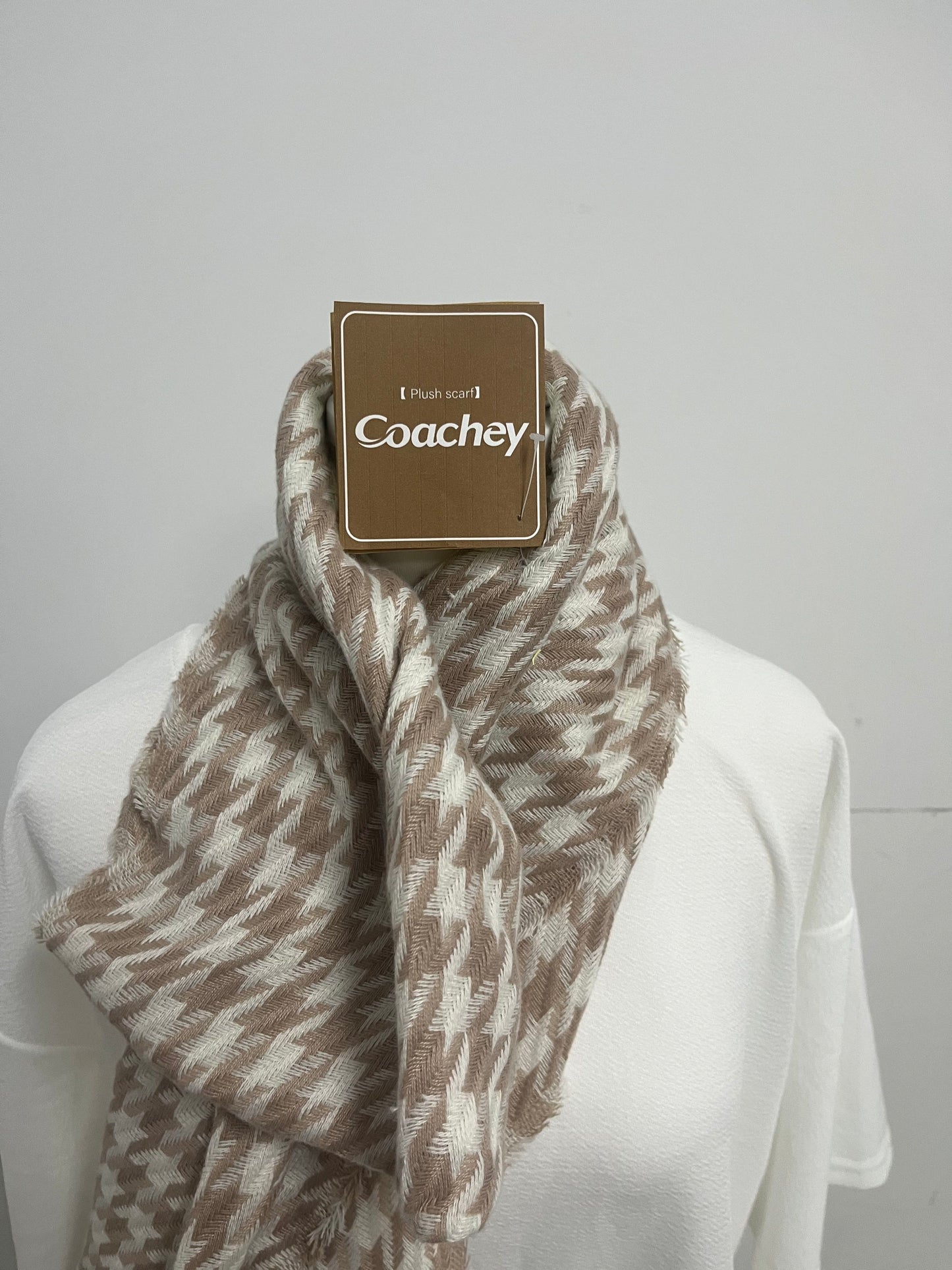 【Coachey Light Brown Houndstooth Plush Scarf】——Stylish & Cozy Accessory for Daily Matching