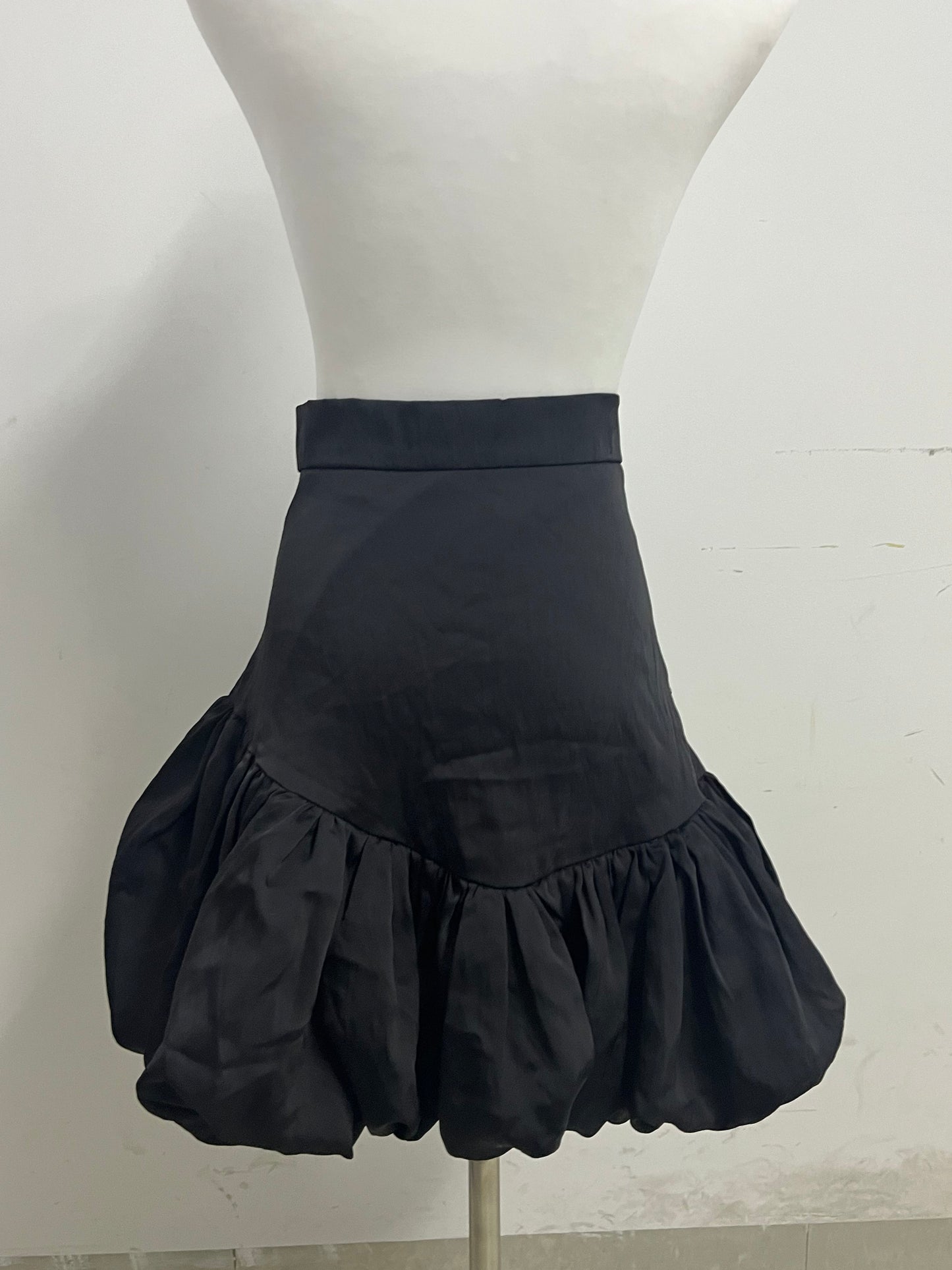 【Coastop Black Ruffled Puff Skirt】—— Stylish & Playful Wardrobe Essential