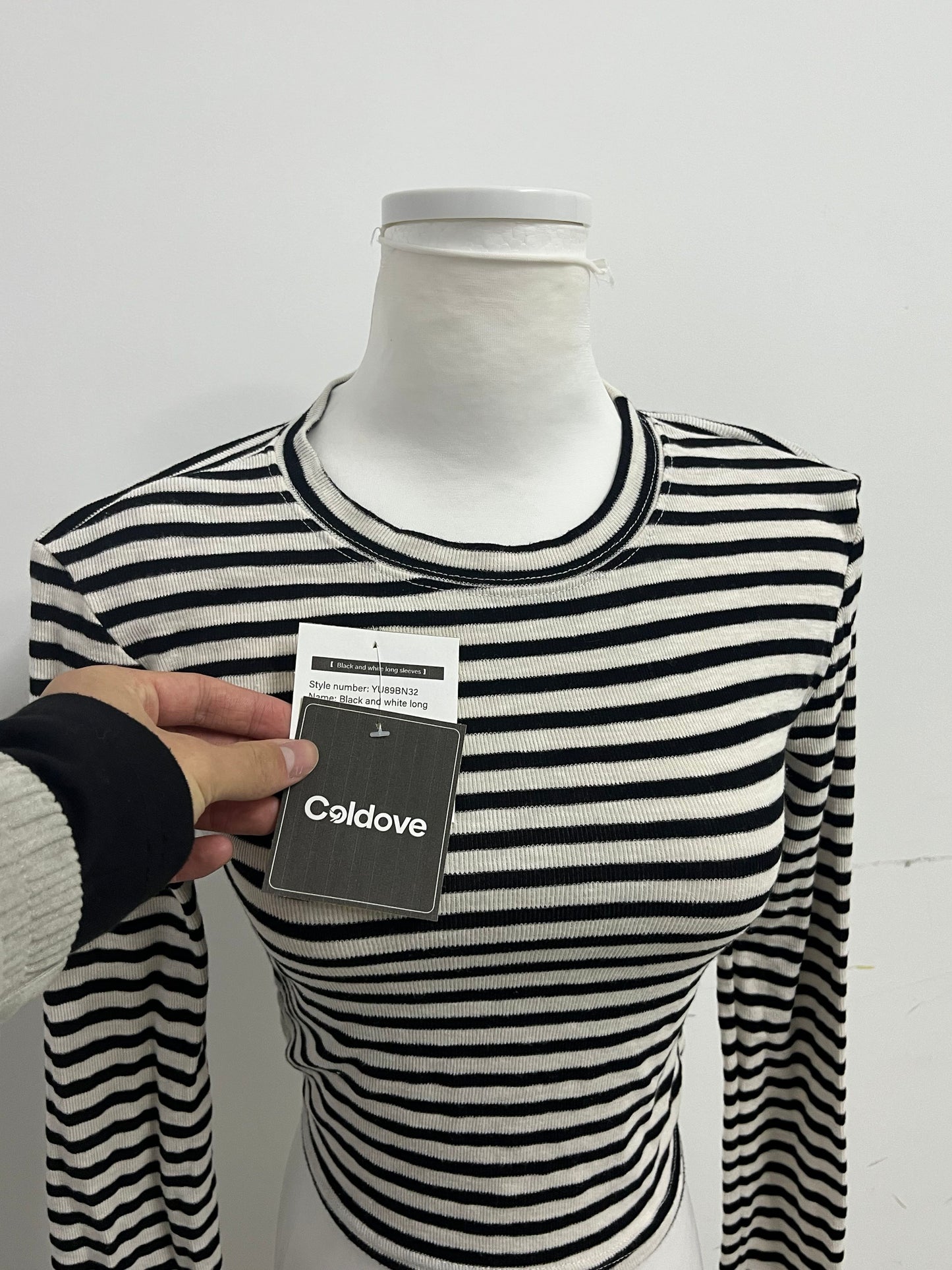 【Coldove Striped Cropped Long-Sleeve Top】—— Stylish & Versatile Daily Basic