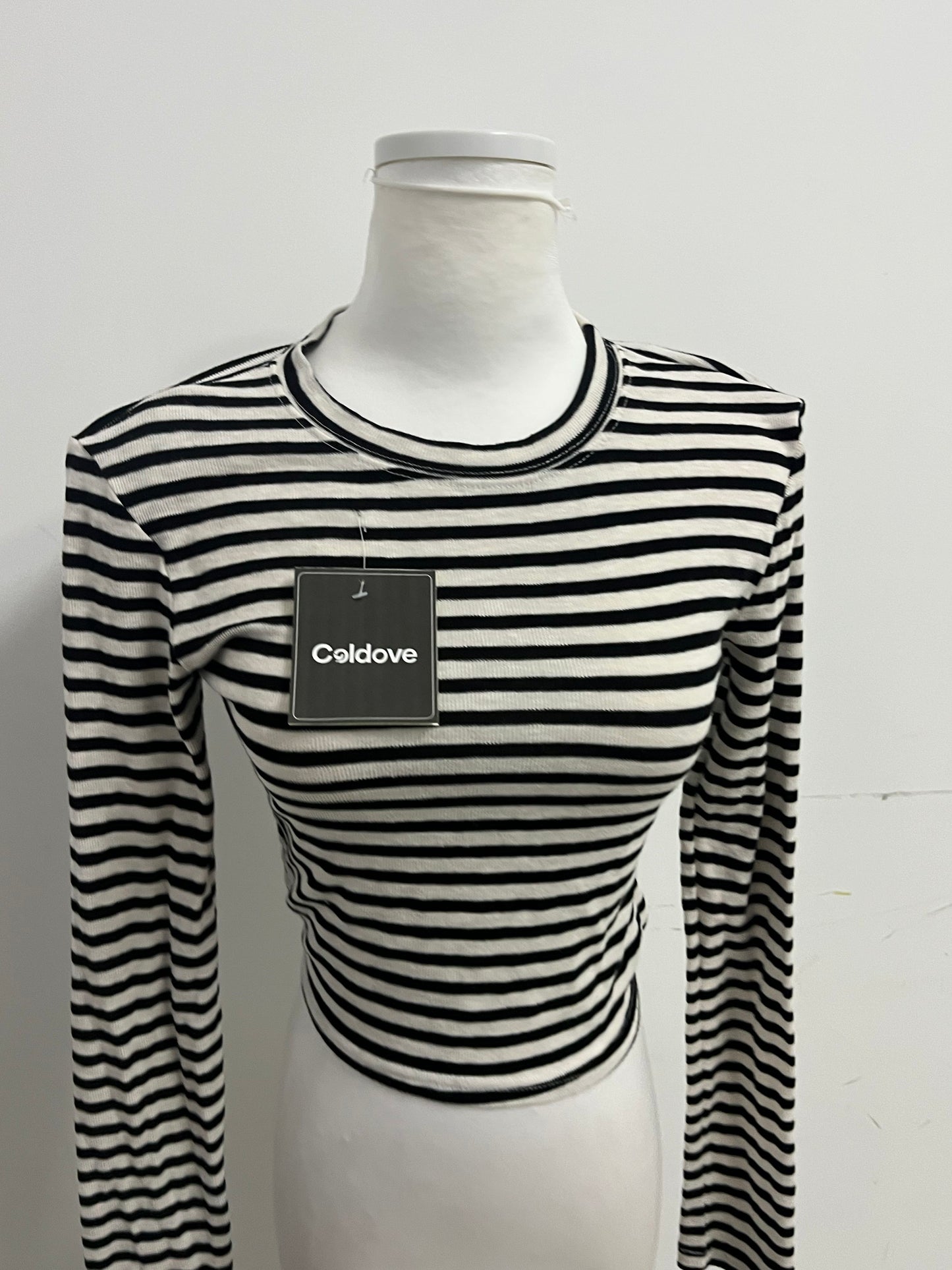 【Coldove Striped Cropped Long-Sleeve Top】—— Stylish & Versatile Daily Basic