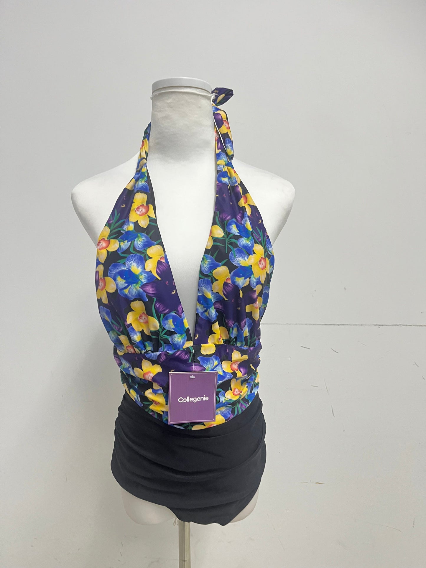 【Collegenie Floral Halter Swimsuit】——Vibrant & Stylish Swimwear for Summer