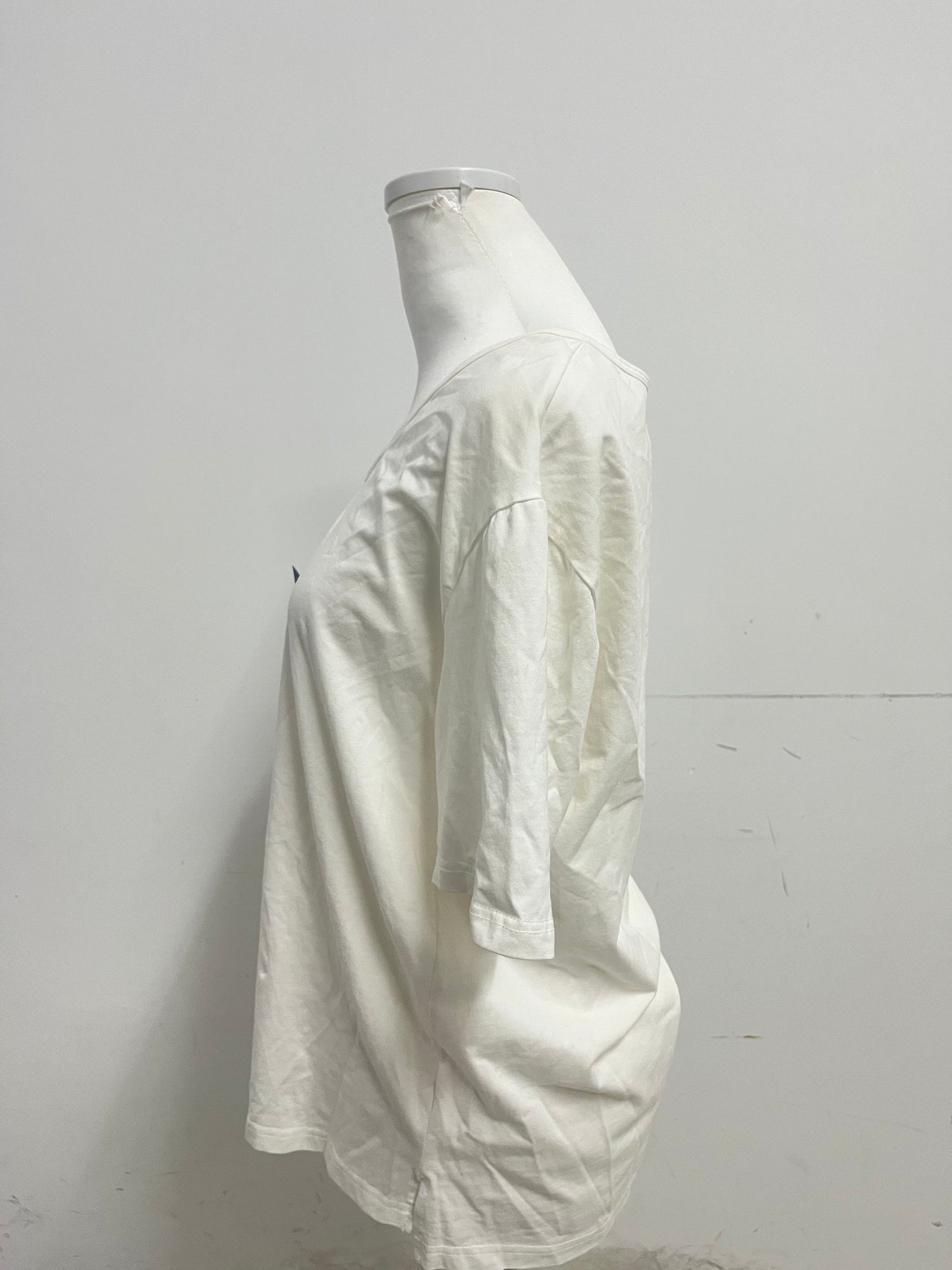 【Collegenie White V-Neck Pure Cotton T-shirt】——Comfortable Basic Top for Daily Wear