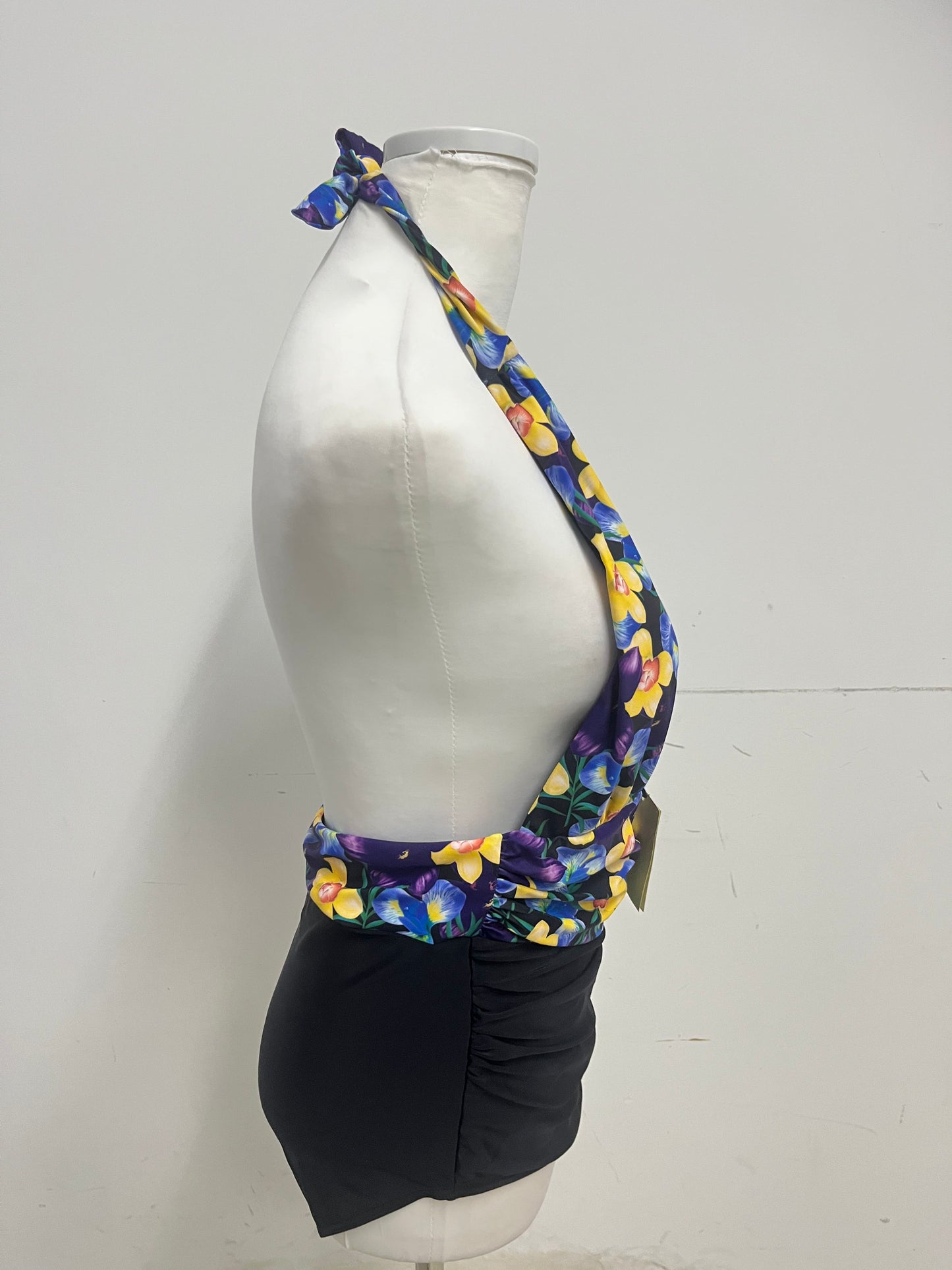 【Collegenie Floral Halter Swimsuit】——Vibrant & Stylish Swimwear for Summer