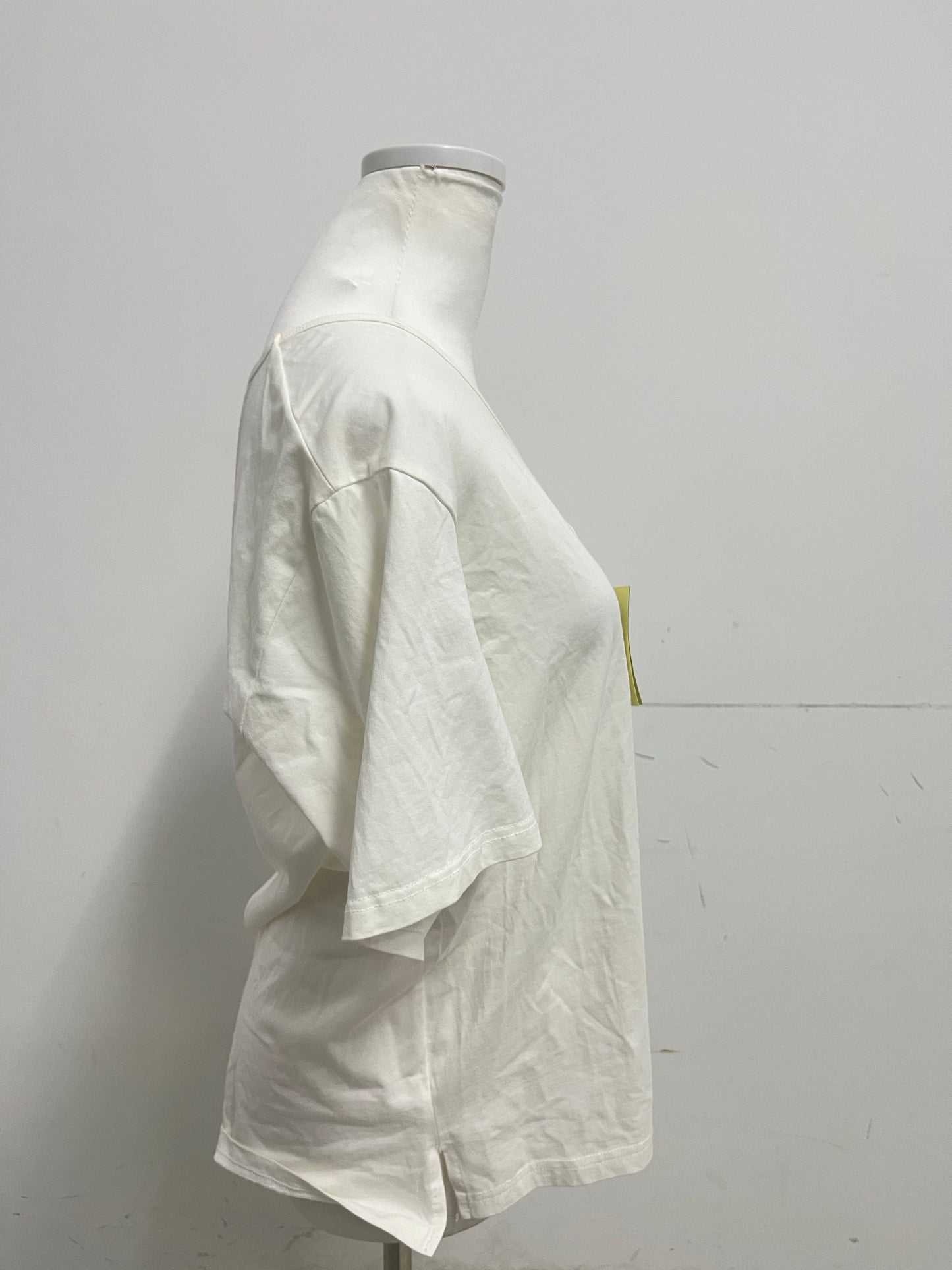 【Collegenie White V-Neck Pure Cotton T-shirt】——Comfortable Basic Top for Daily Wear