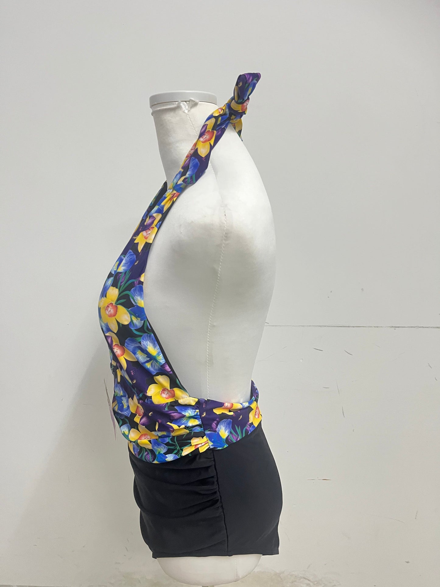 【Collegenie Floral Halter Swimsuit】——Vibrant & Stylish Swimwear for Summer