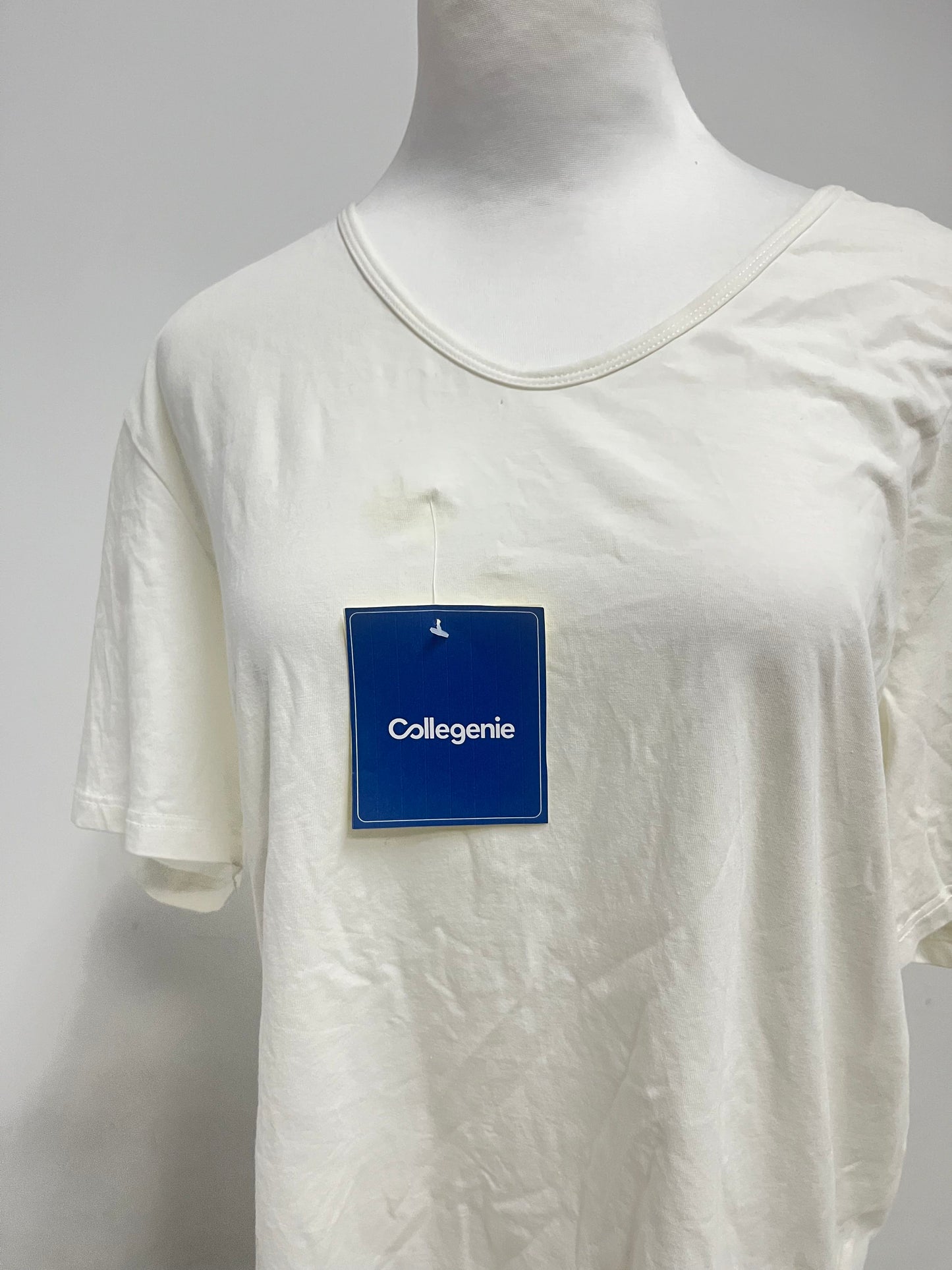 【Collegenie White V-Neck Pure Cotton T-shirt】——Comfortable Basic Top for Daily Wear