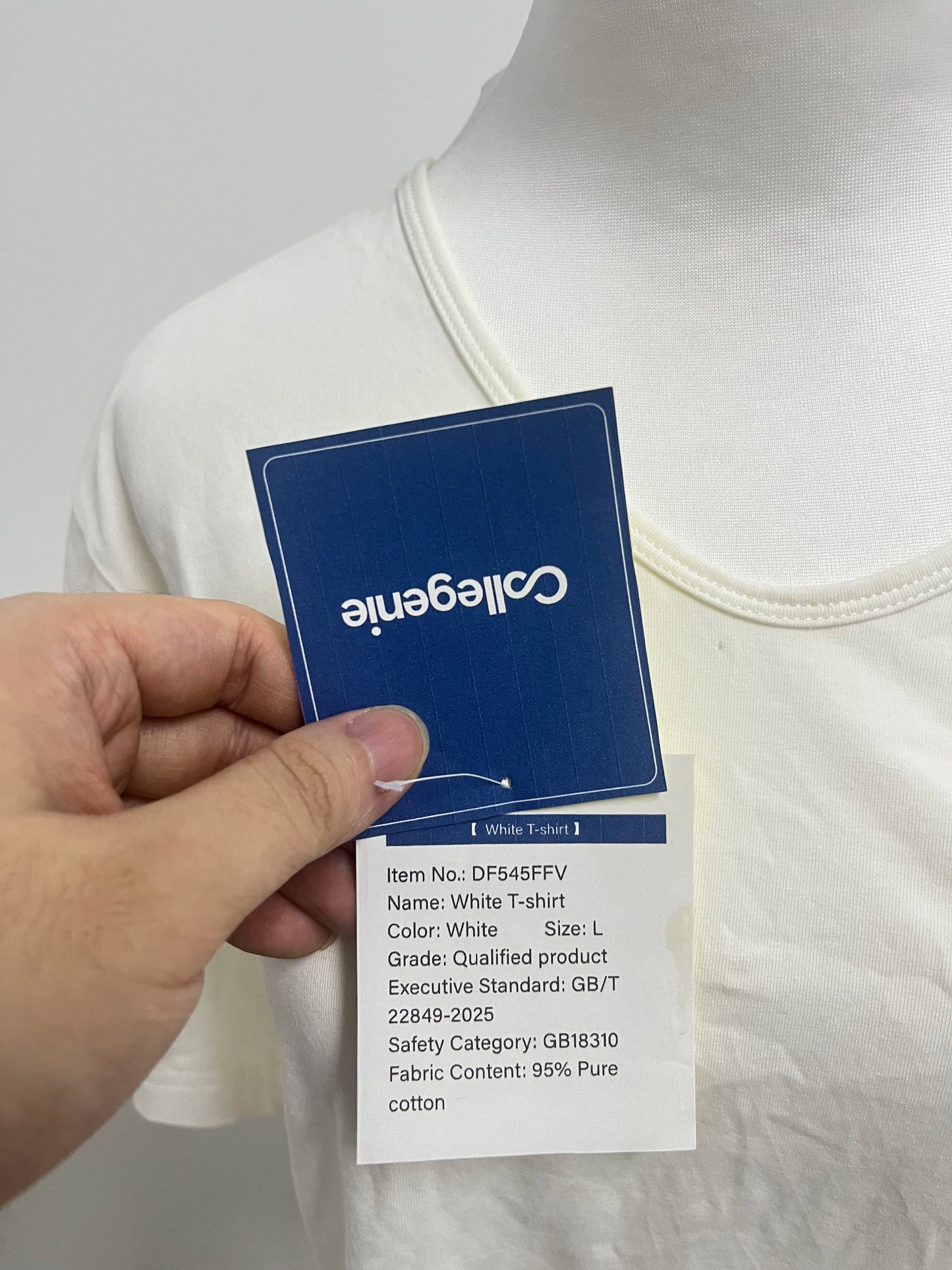 【Collegenie White V-Neck Pure Cotton T-shirt】——Comfortable Basic Top for Daily Wear