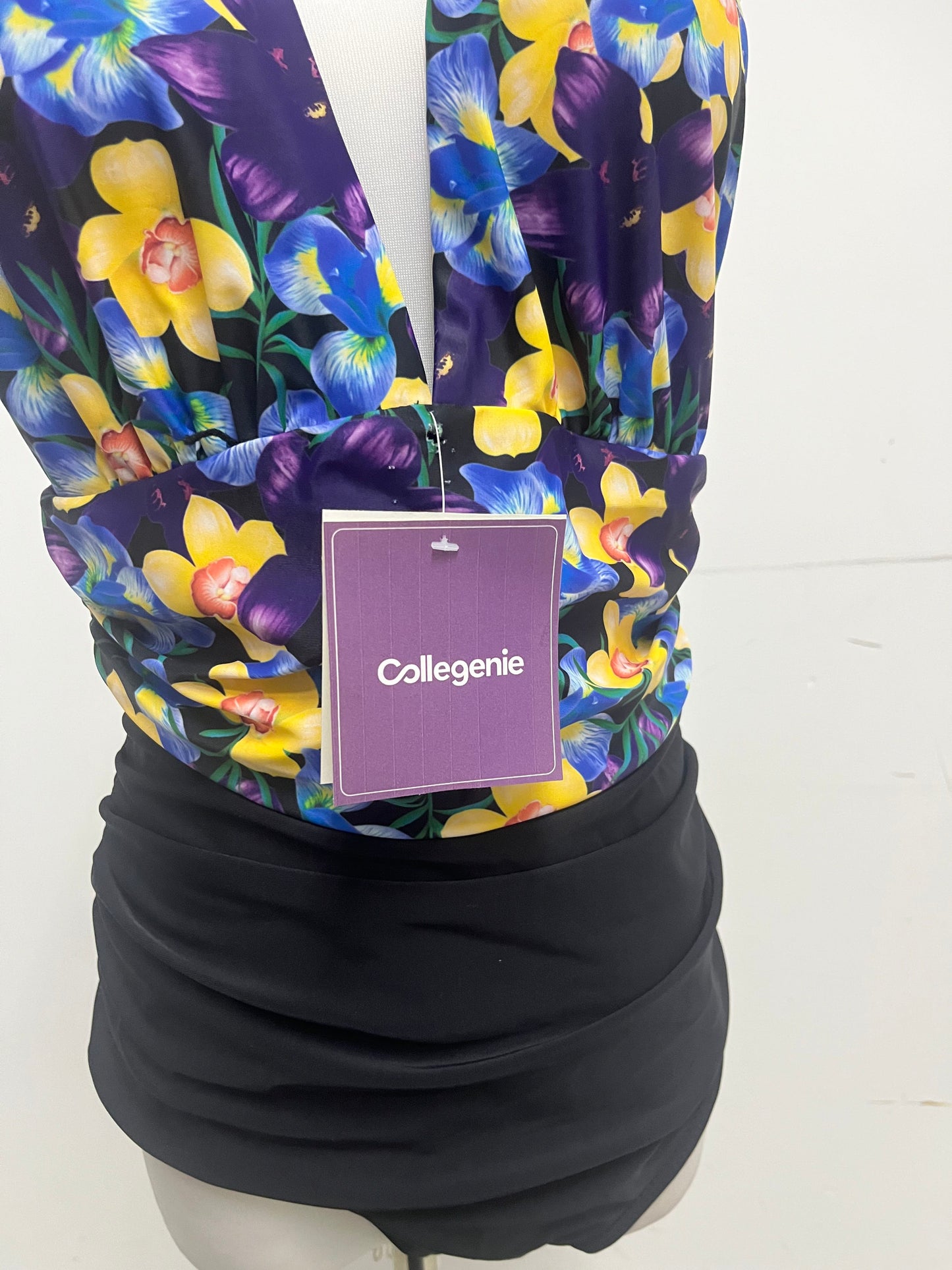 【Collegenie Floral Halter Swimsuit】——Vibrant & Stylish Swimwear for Summer