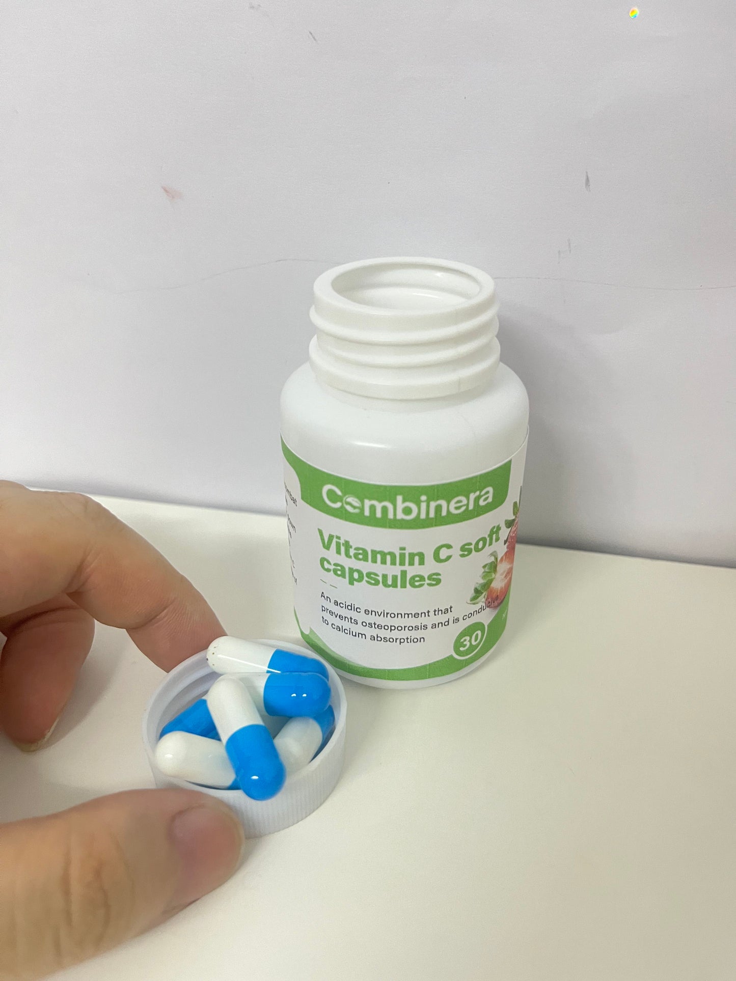 Combinera Vitamin C Soft Capsules (Strawberry Flavor) A Gentle Item for Daily Nutritional Supplement