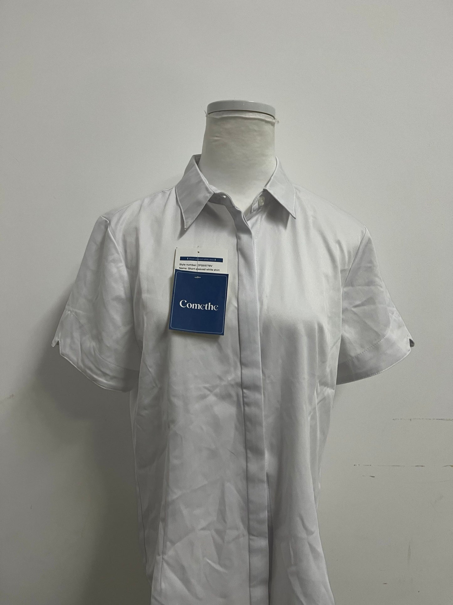 Comethe White Short-Sleeve Shirt Minimalist Commute Style A Comfortable & Proper Item for Workplace & Daily Wear