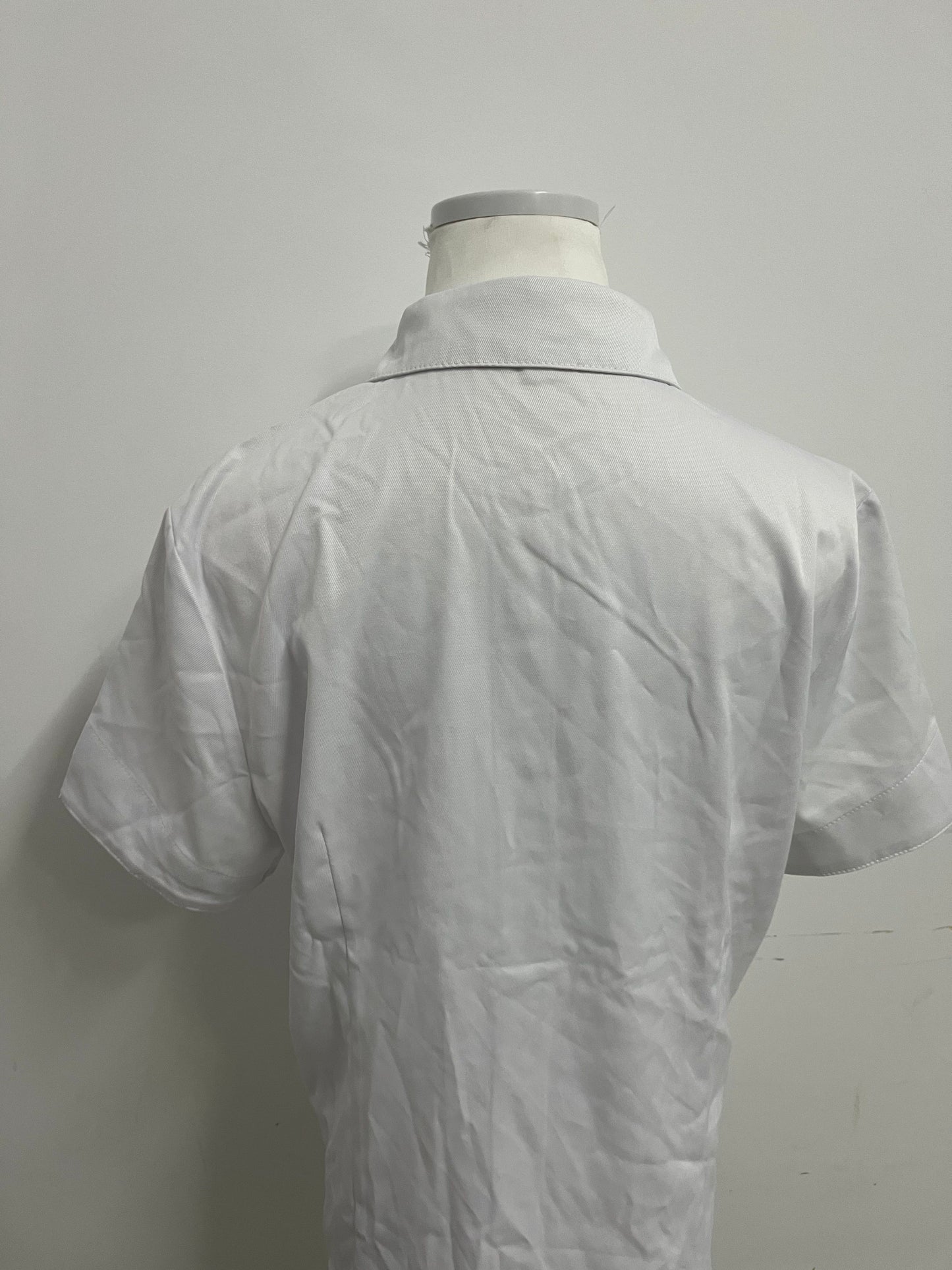 Comethe White Short-Sleeve Shirt Minimalist Commute Style A Comfortable & Proper Item for Workplace & Daily Wear