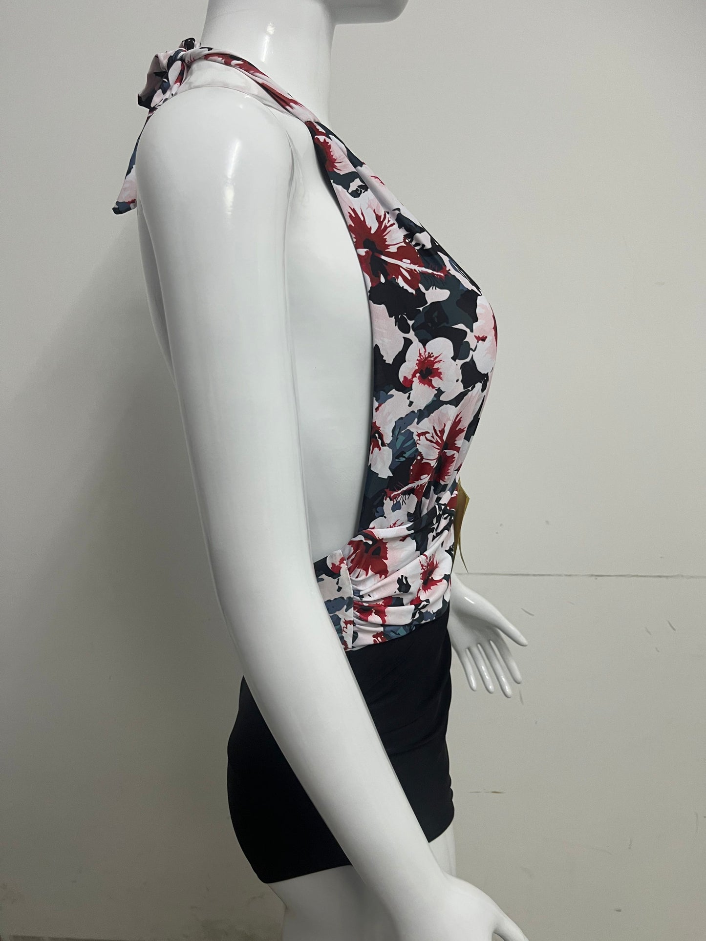 【Coolion Floral Halter One-Piece Swimsuit】—— Flattering Style & Comfort for Beach Days
