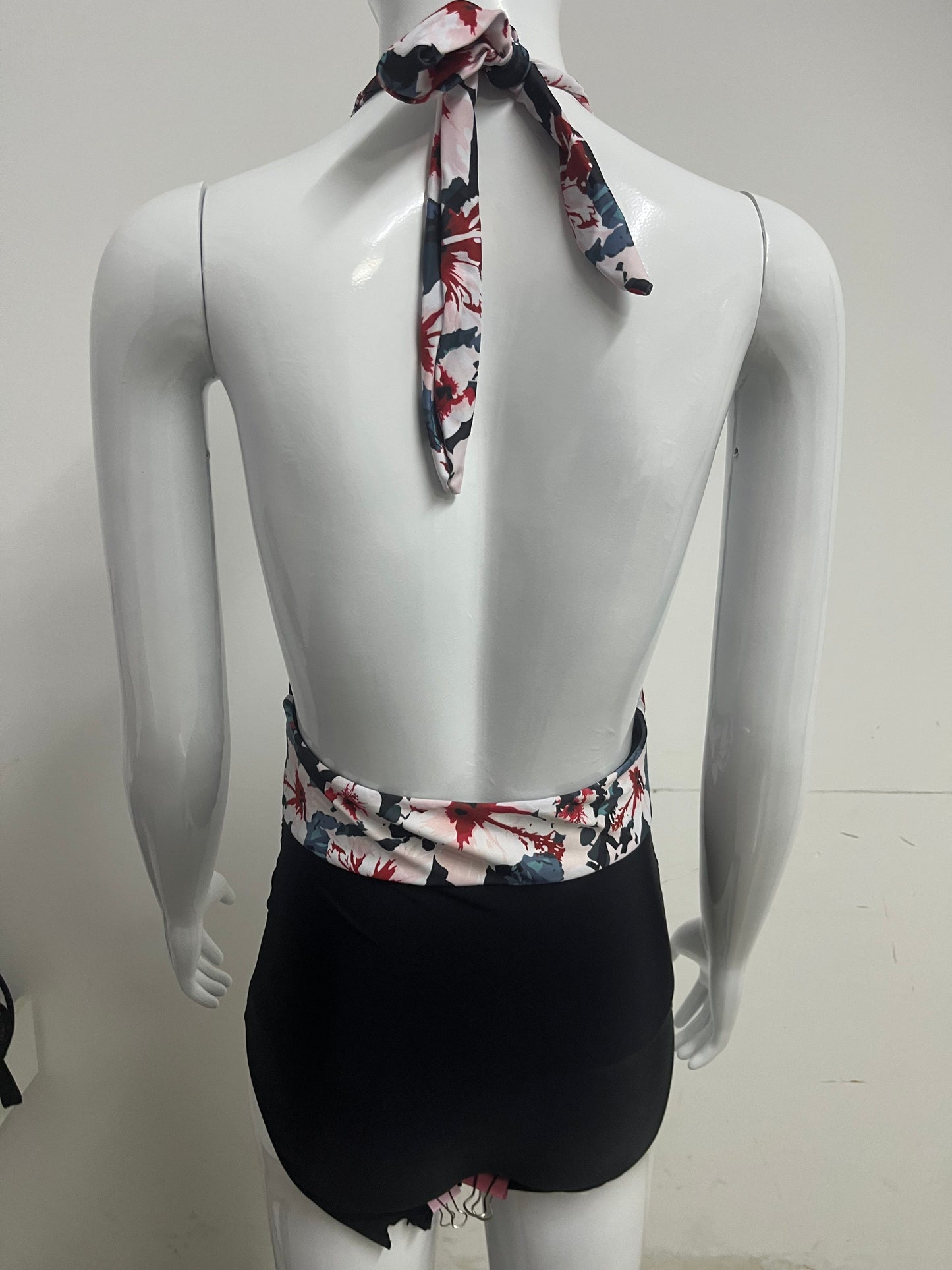 【Coolion Floral Halter One-Piece Swimsuit】—— Flattering Style & Comfort for Beach Days