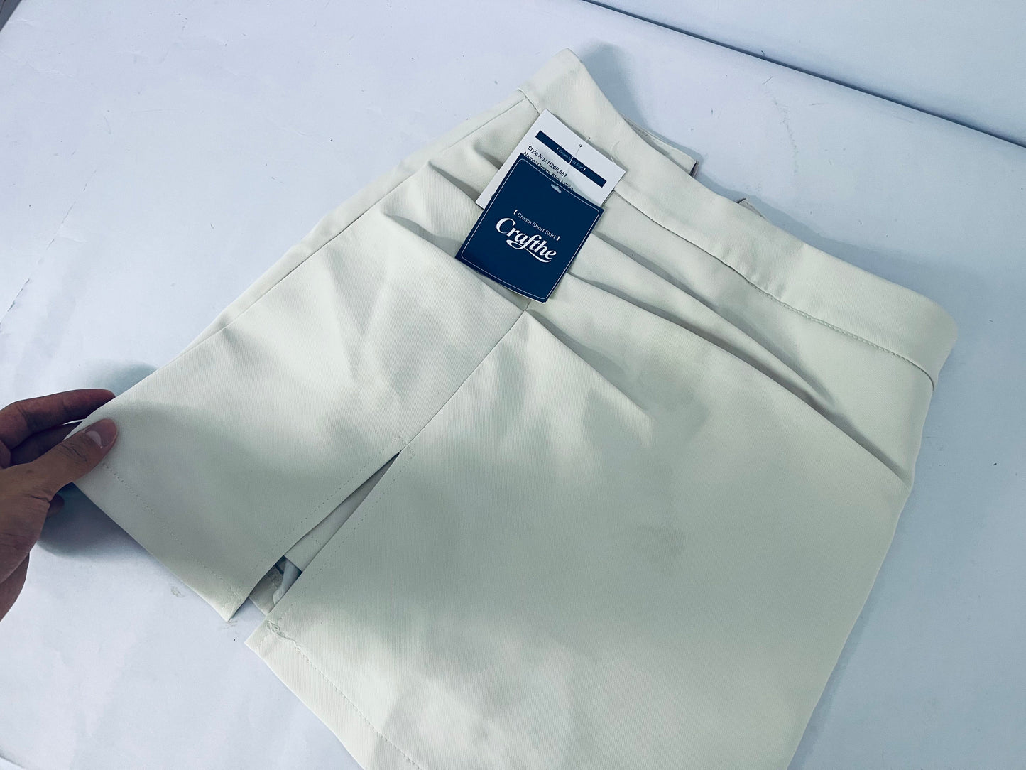Crafthe Cream Slit Mini Skirt - An Elegant Commuting Choice for Office and Daily Wear