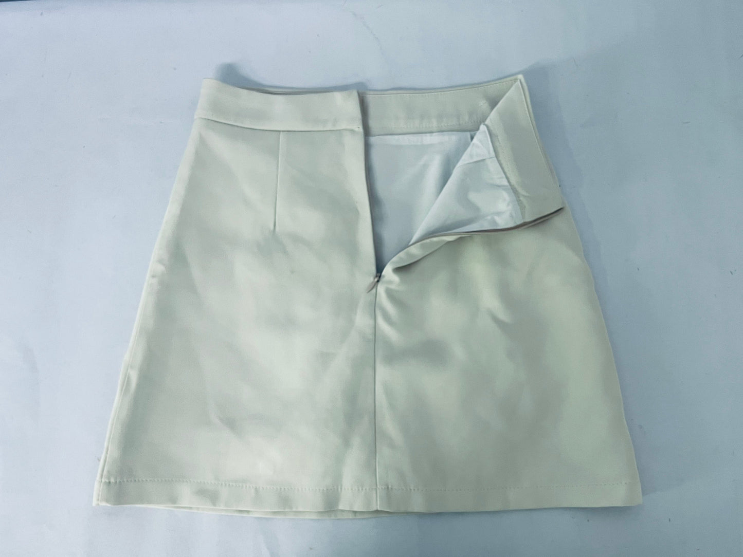 Crafthe Cream Slit Mini Skirt - An Elegant Commuting Choice for Office and Daily Wear