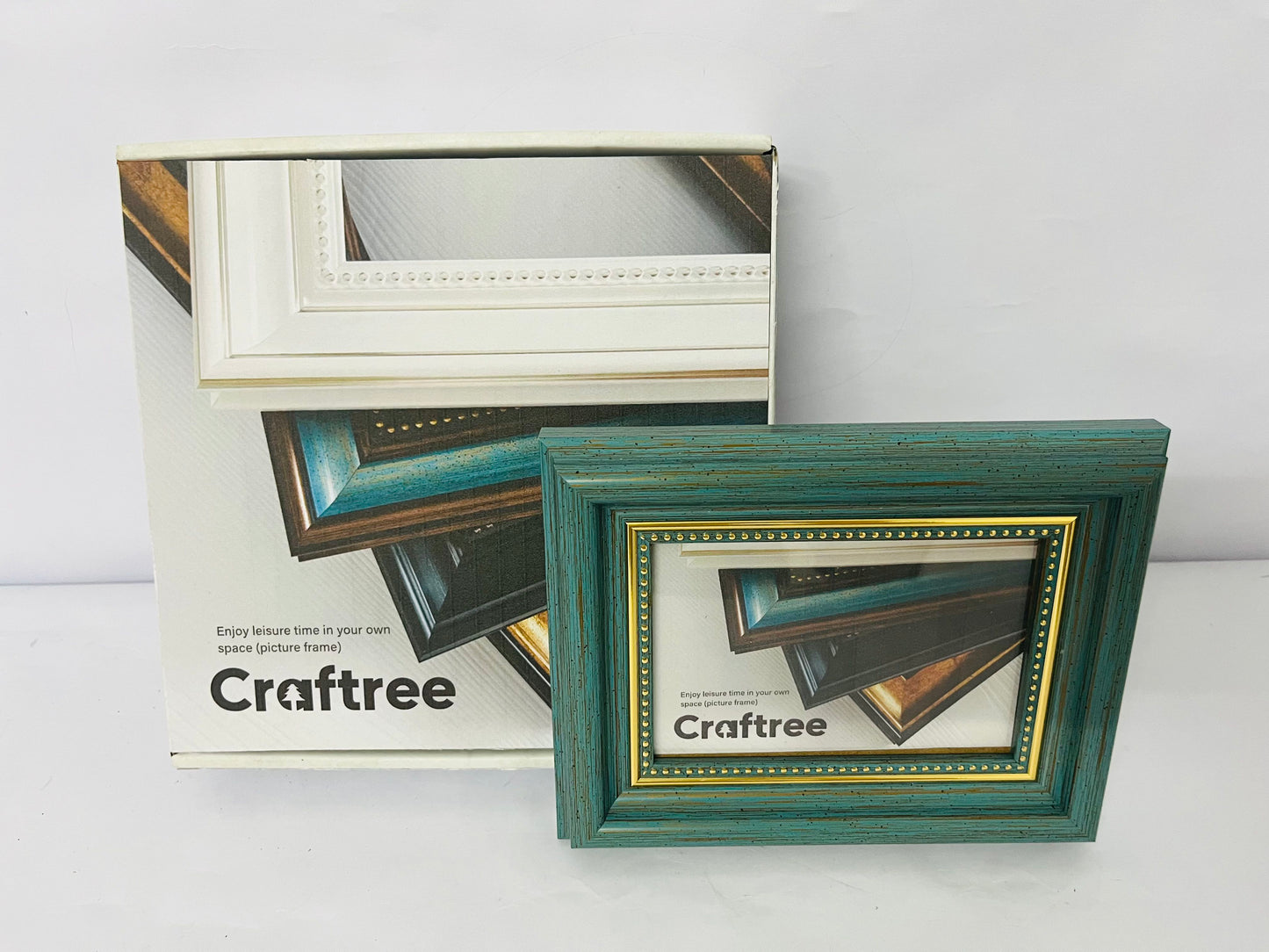 Craftree Square Picture Frame Blue Square Photo Frame Desktop Display Mount on the wall. Plastic Panel (not Glass), Plastic Packaging (not Carton).Tips, Peel Off The Panel's Film.