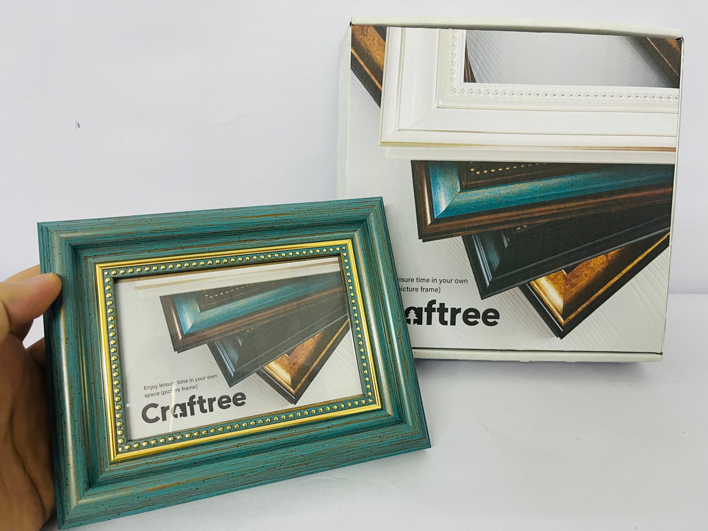 Craftree Square Picture Frame Blue Square Photo Frame Desktop Display Mount on the wall. Plastic Panel (not Glass), Plastic Packaging (not Carton).Tips, Peel Off The Panel's Film.