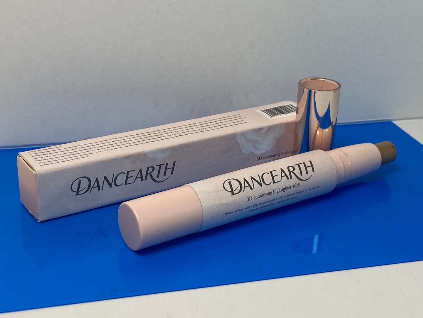 DANCEARTH  Highlighter make-up, Vegan Formula, Easy to Use, Glides on Effortlessly, Non-Greasy, Doesn't Crease, 0.21oz